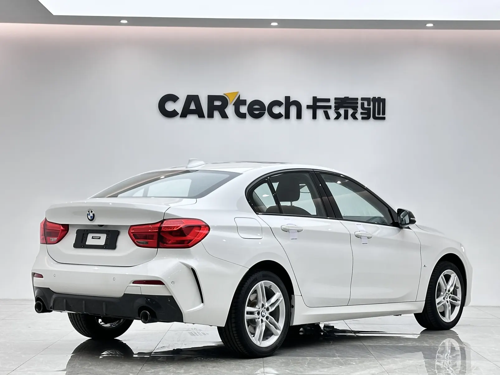BMW 120i, 2021 все фото