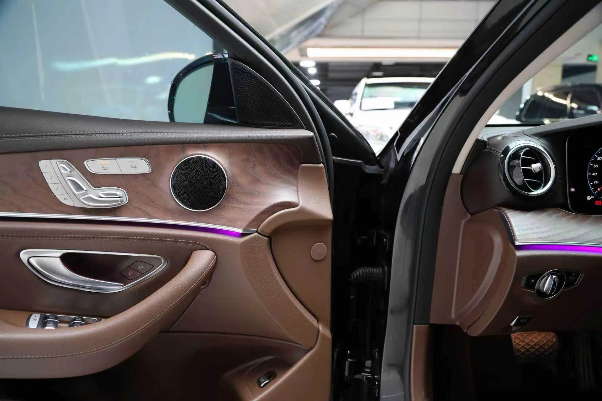 Mercedes-Benz E 300 L, 2023 10
