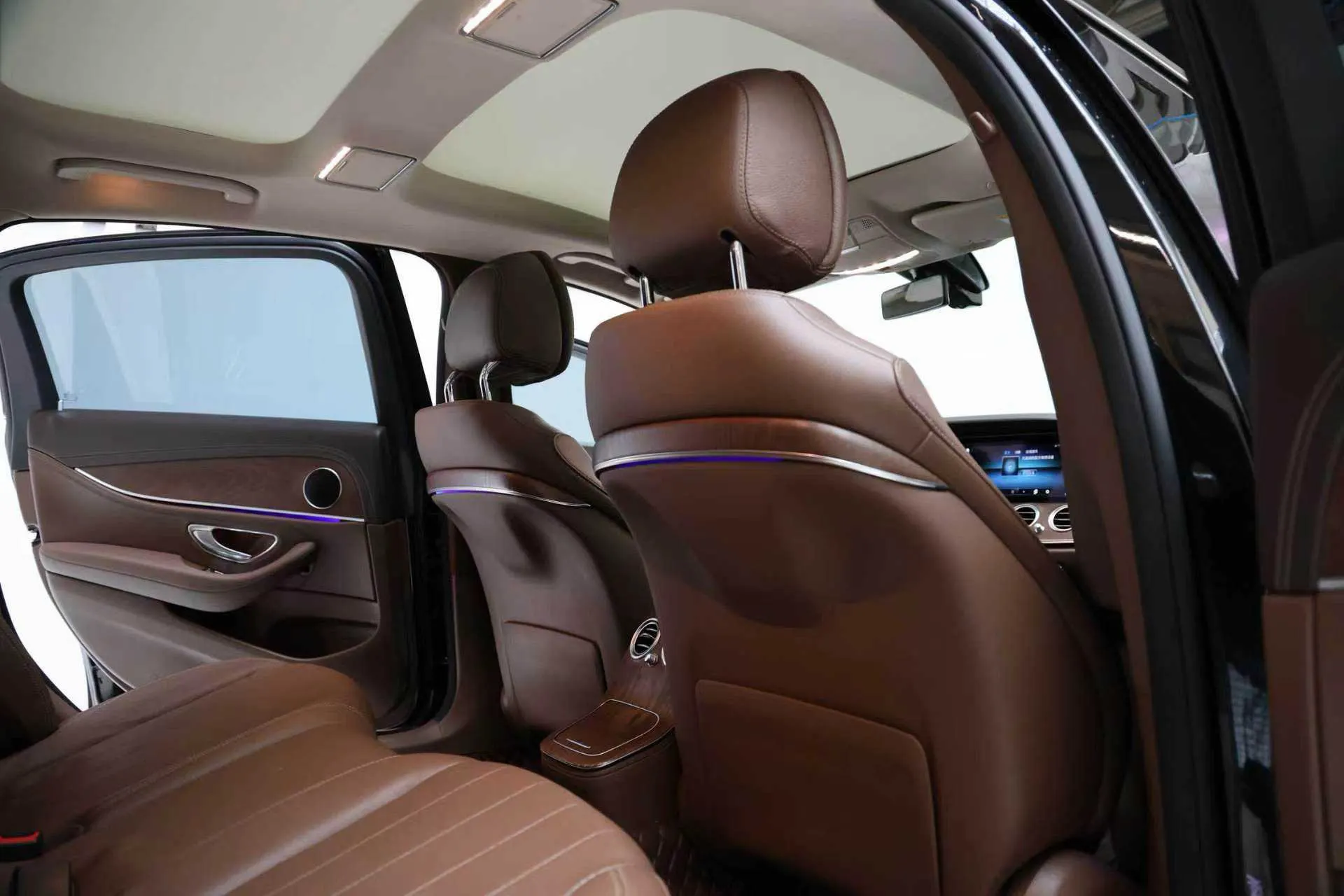 Mercedes-Benz E 300 L, 2023 14