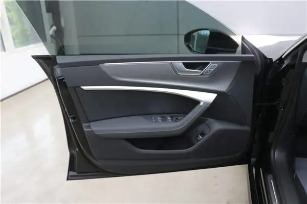 Audi A7L 45 TFSI, 2025 10