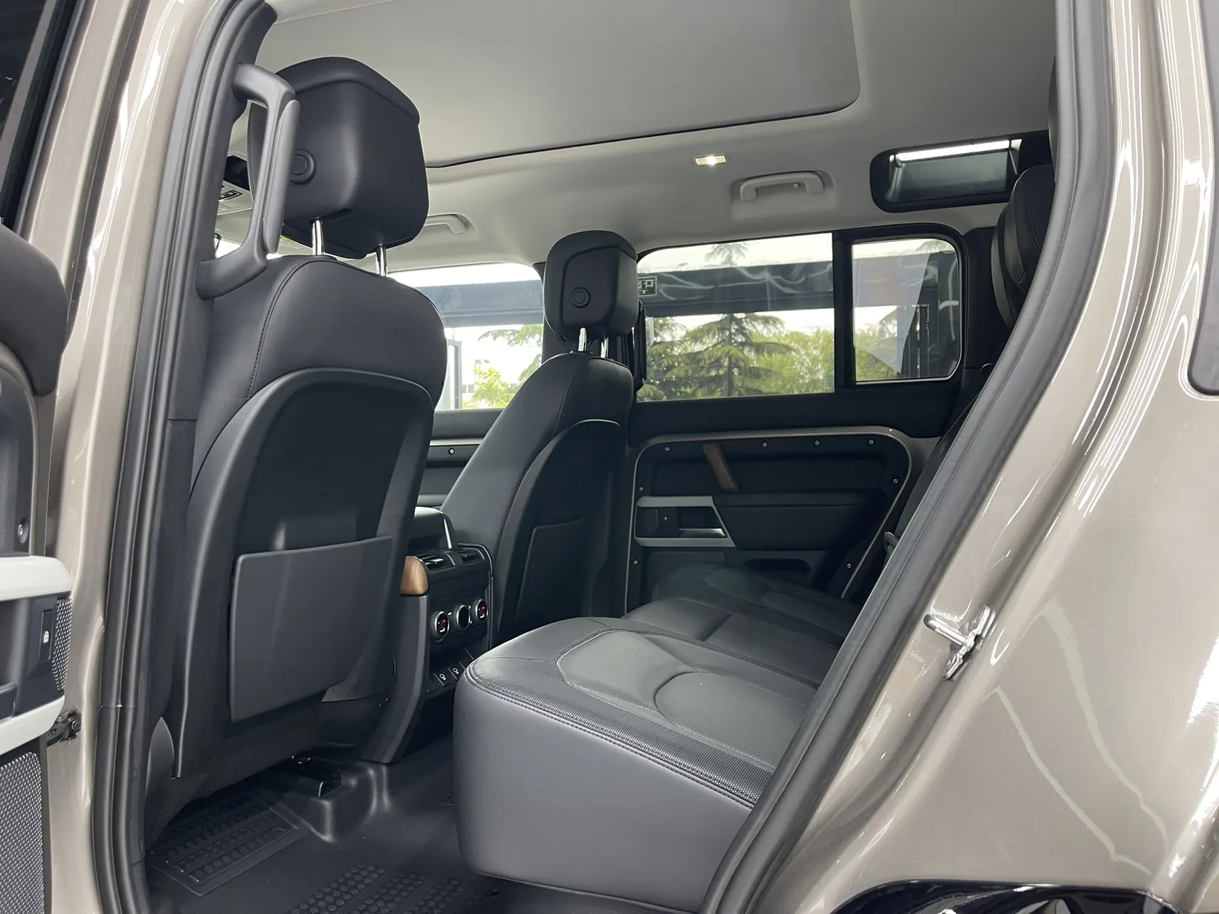 Land Rover Defender, 2022 17