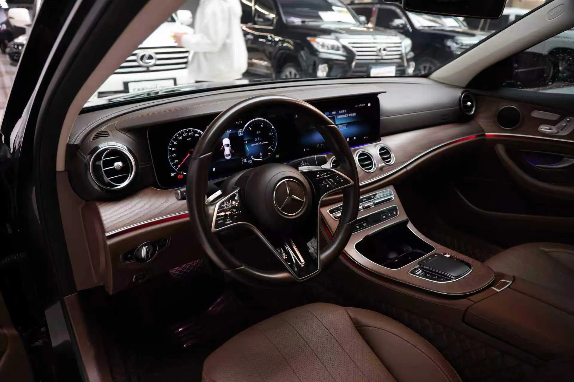 Mercedes-Benz E 300 L, 2023 9