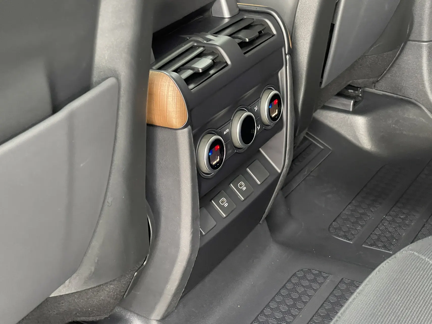 Land Rover Defender, 2022 28