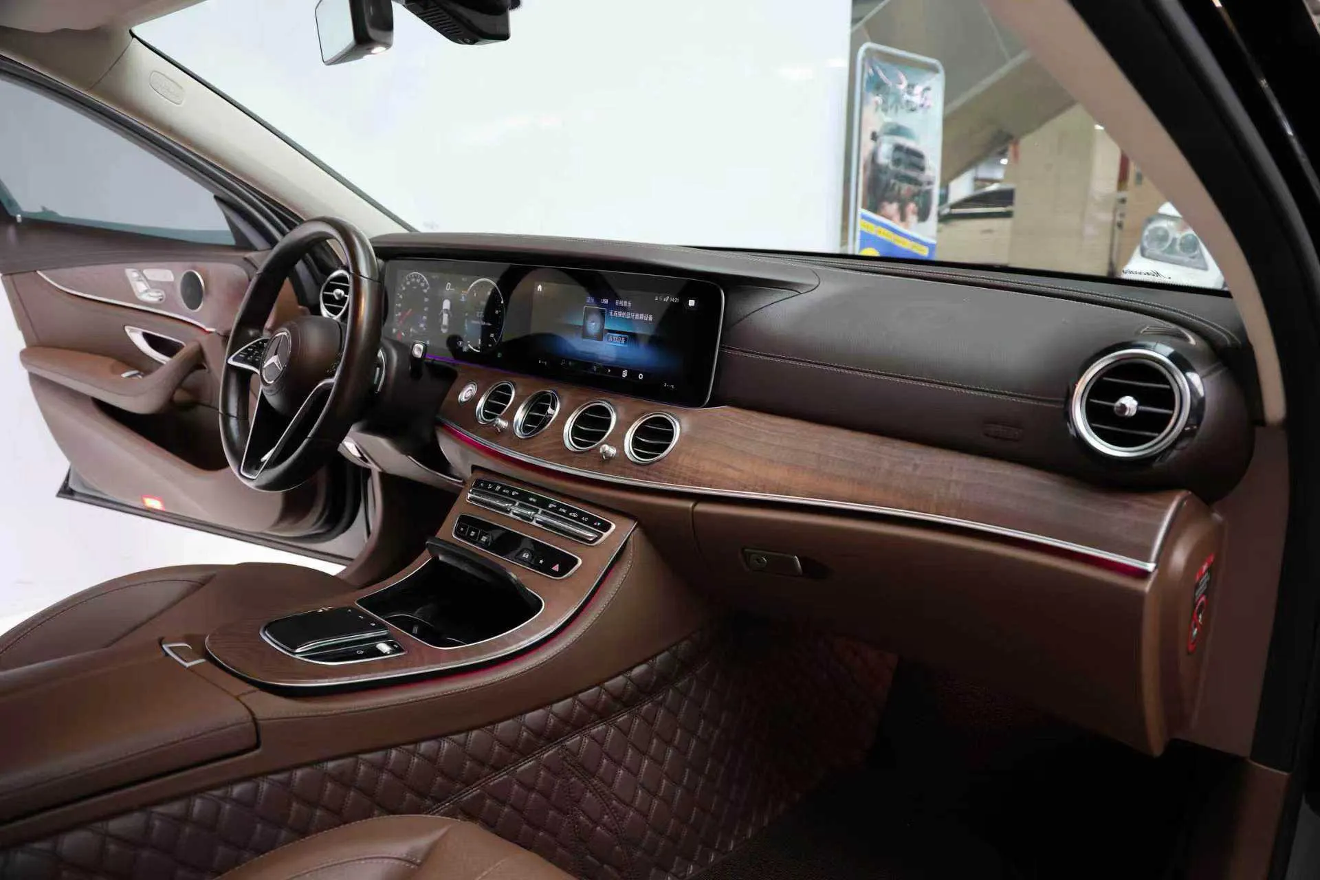 Mercedes-Benz E 300 L, 2023 11