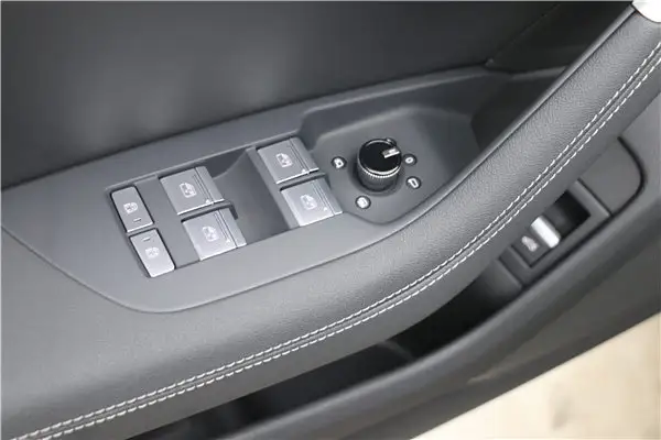 Audi A7L 45 TFSI, 2025 11