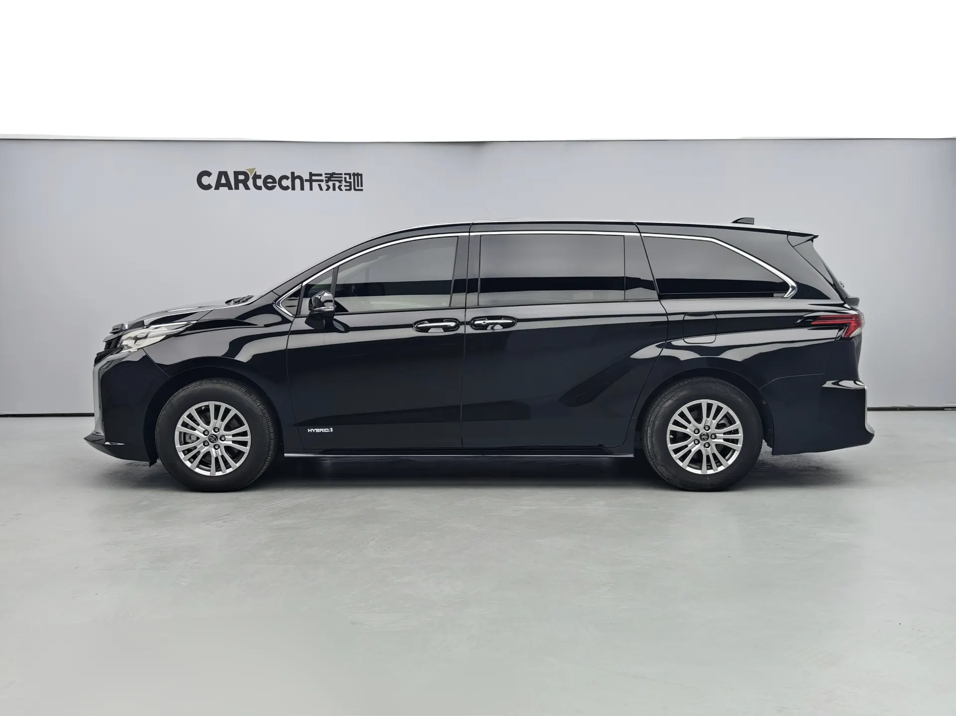 Toyota Sienna, 2023 все фото