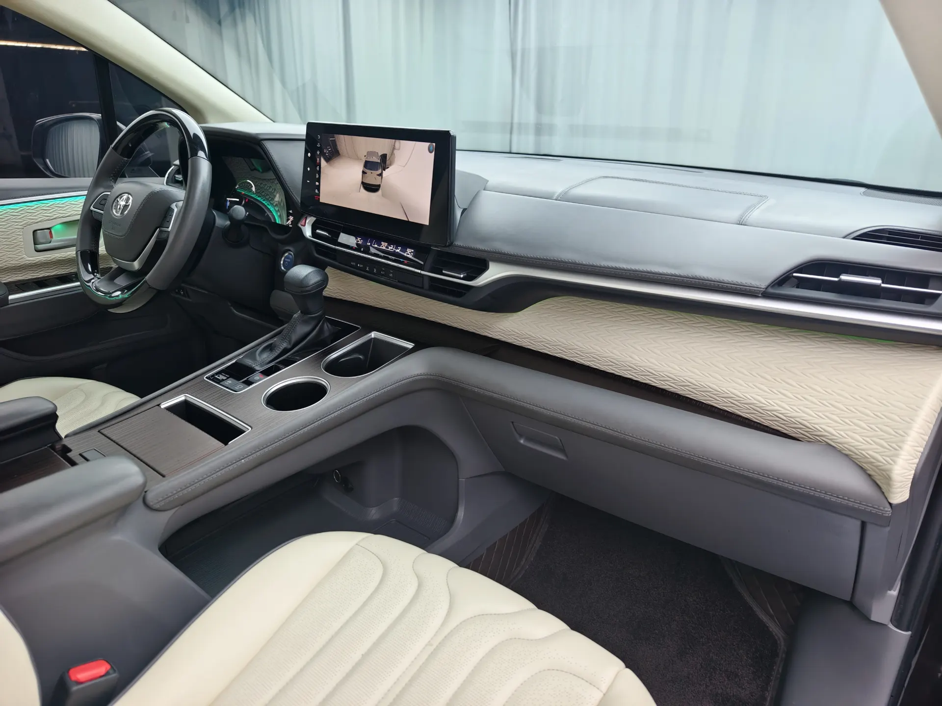 Toyota Sienna, 2023 12