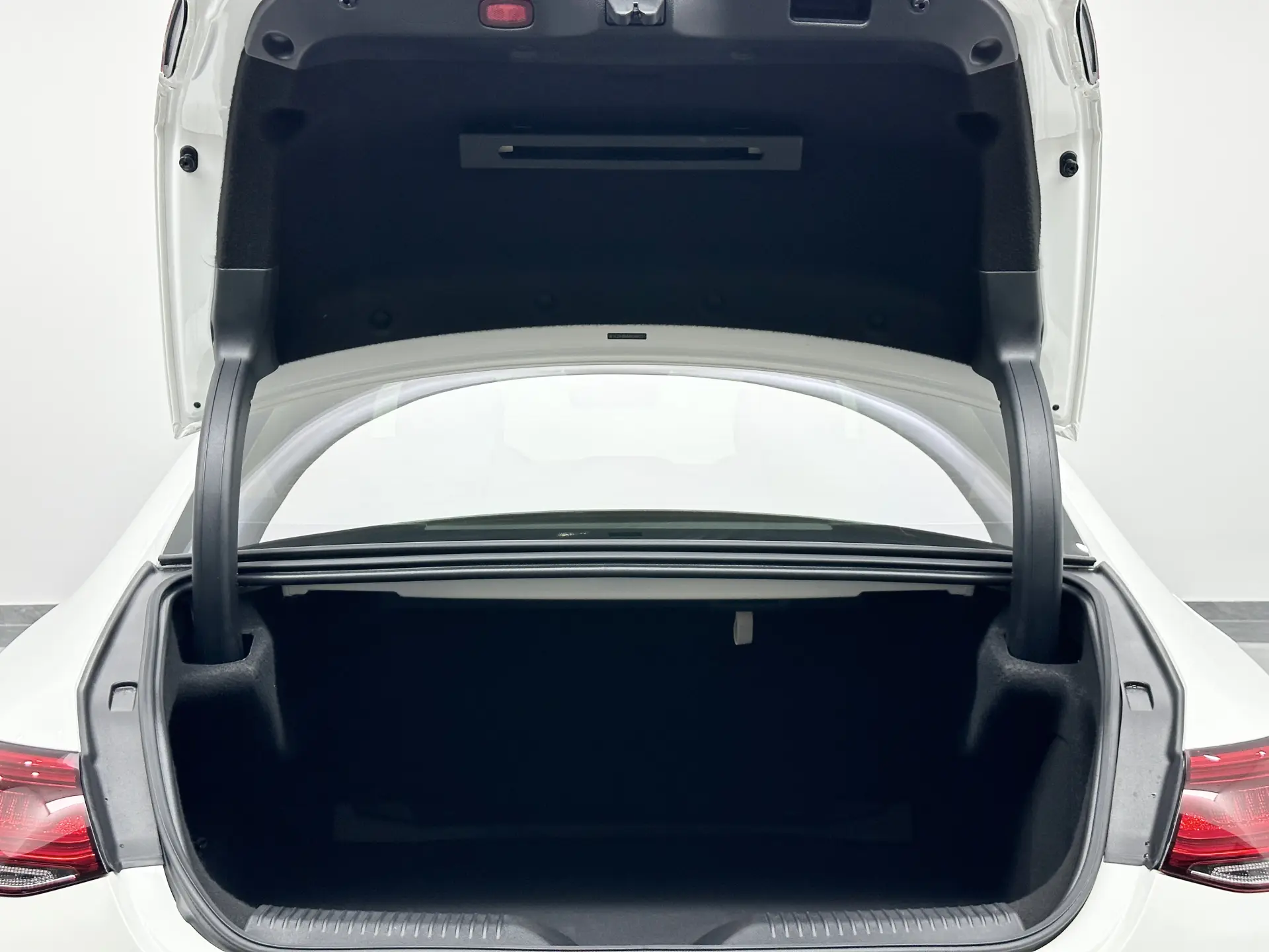 Mercedes-Benz CLS 300, 2020 41