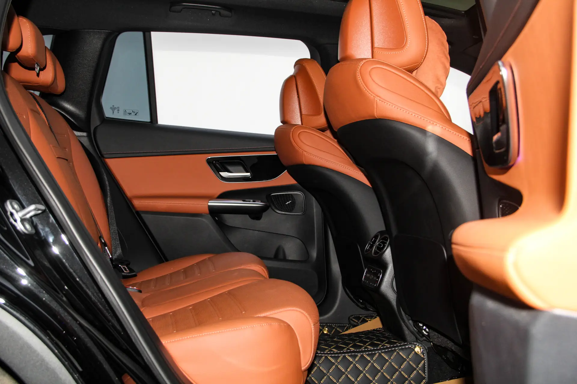 Mercedes-Benz GLC 260 L, 2026 23