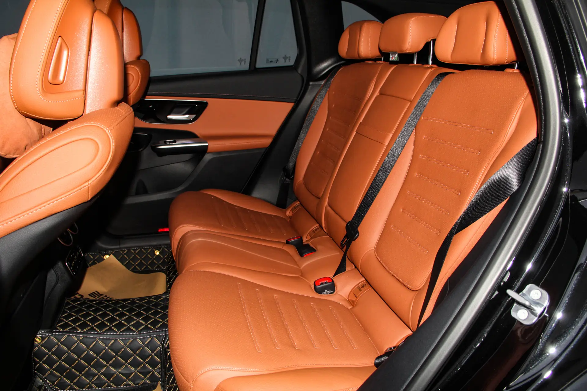 Mercedes-Benz GLC 260 L, 2026 21