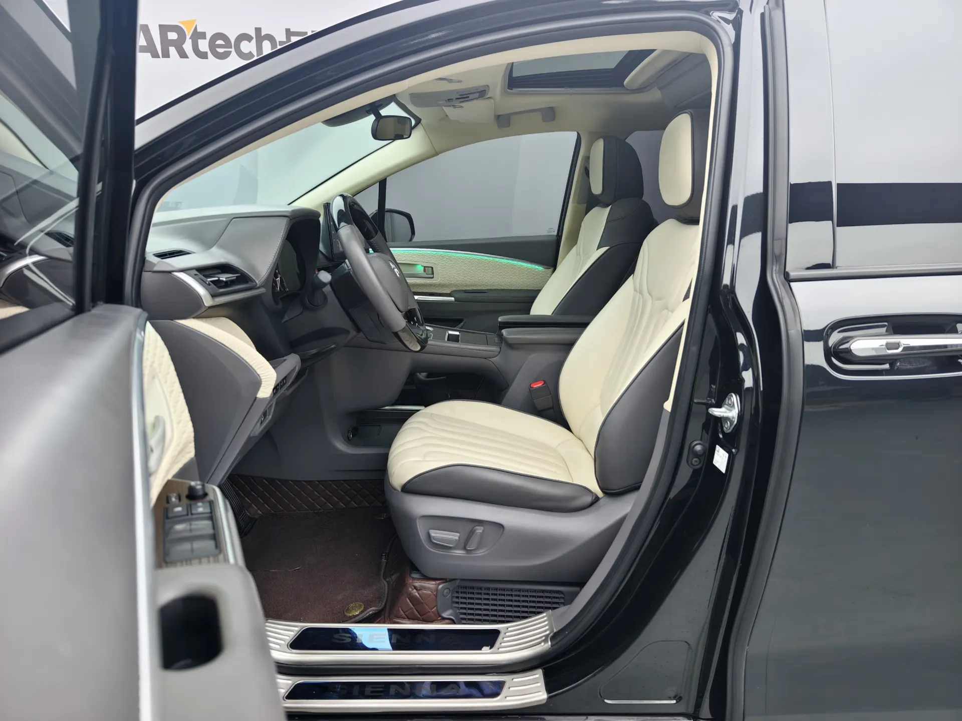 Toyota Sienna, 2023 11