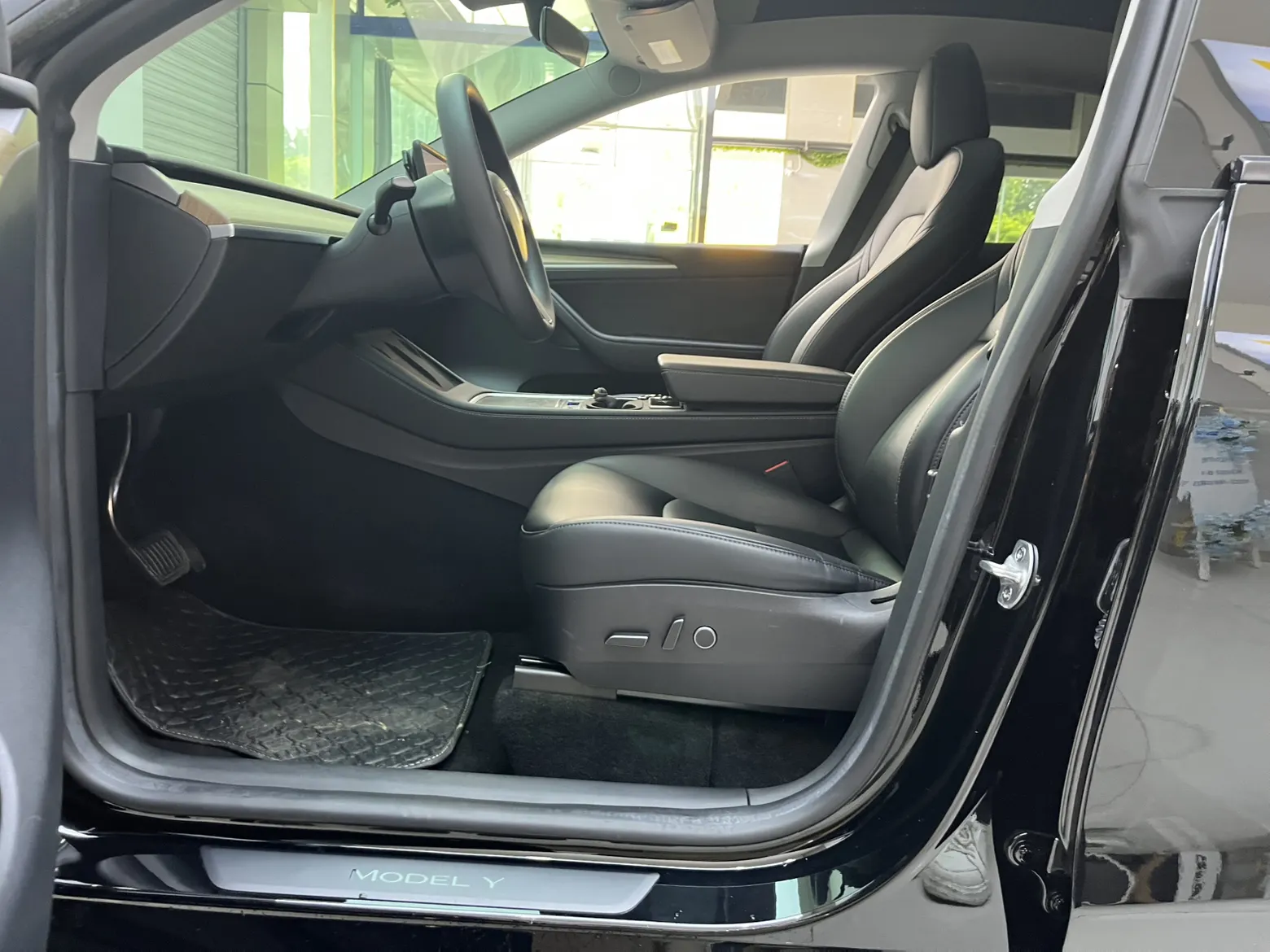 Tesla Model Y, 2023 13