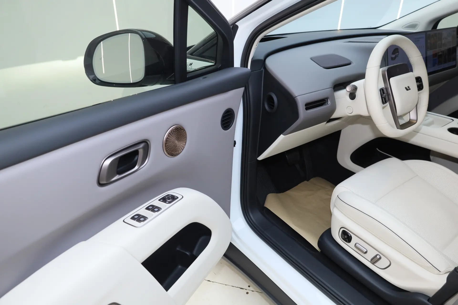 Li Auto i8, 2026 27
