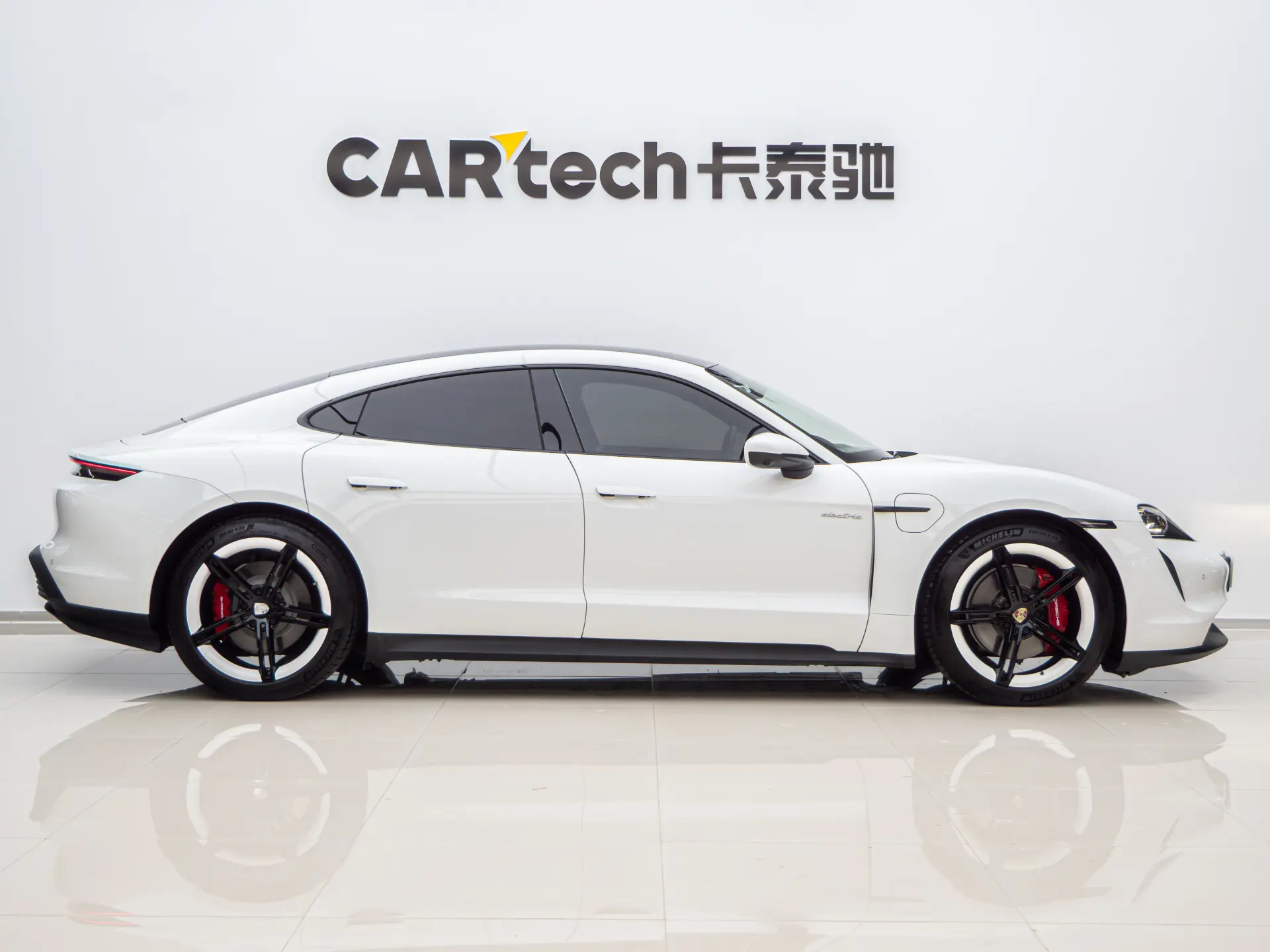 Porsche Taycan, 2023 3