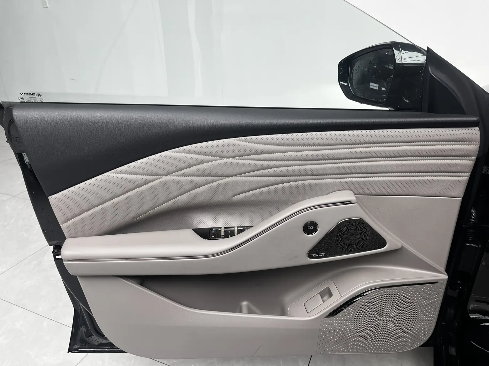 Geely Galaxy 8, 2025 11