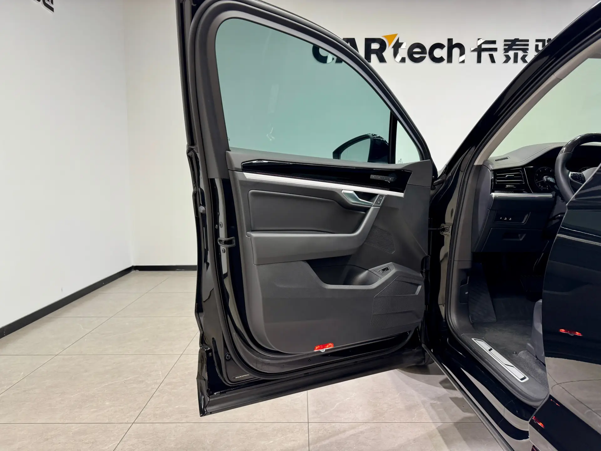 Volkswagen Touareg, 2023 все фото
