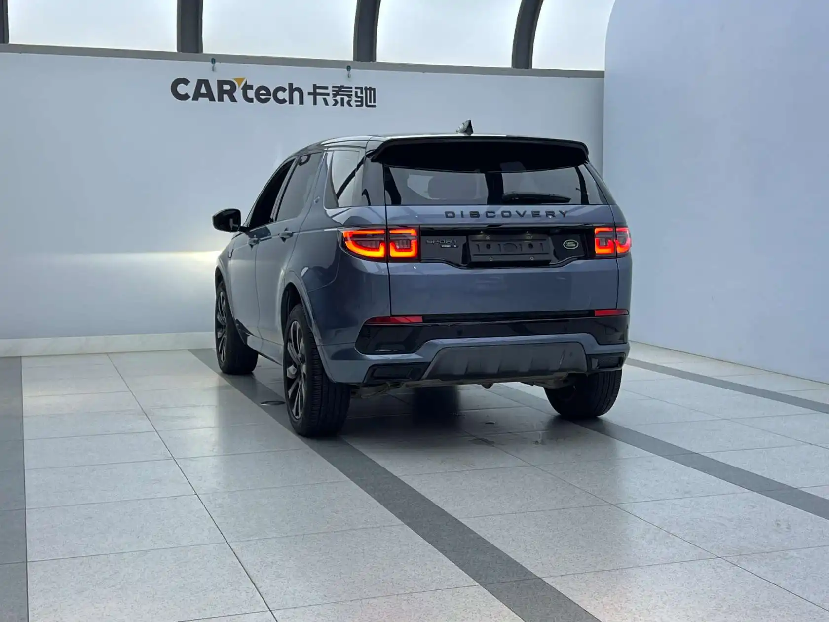 Land Rover Discovery Sport, 2021 4