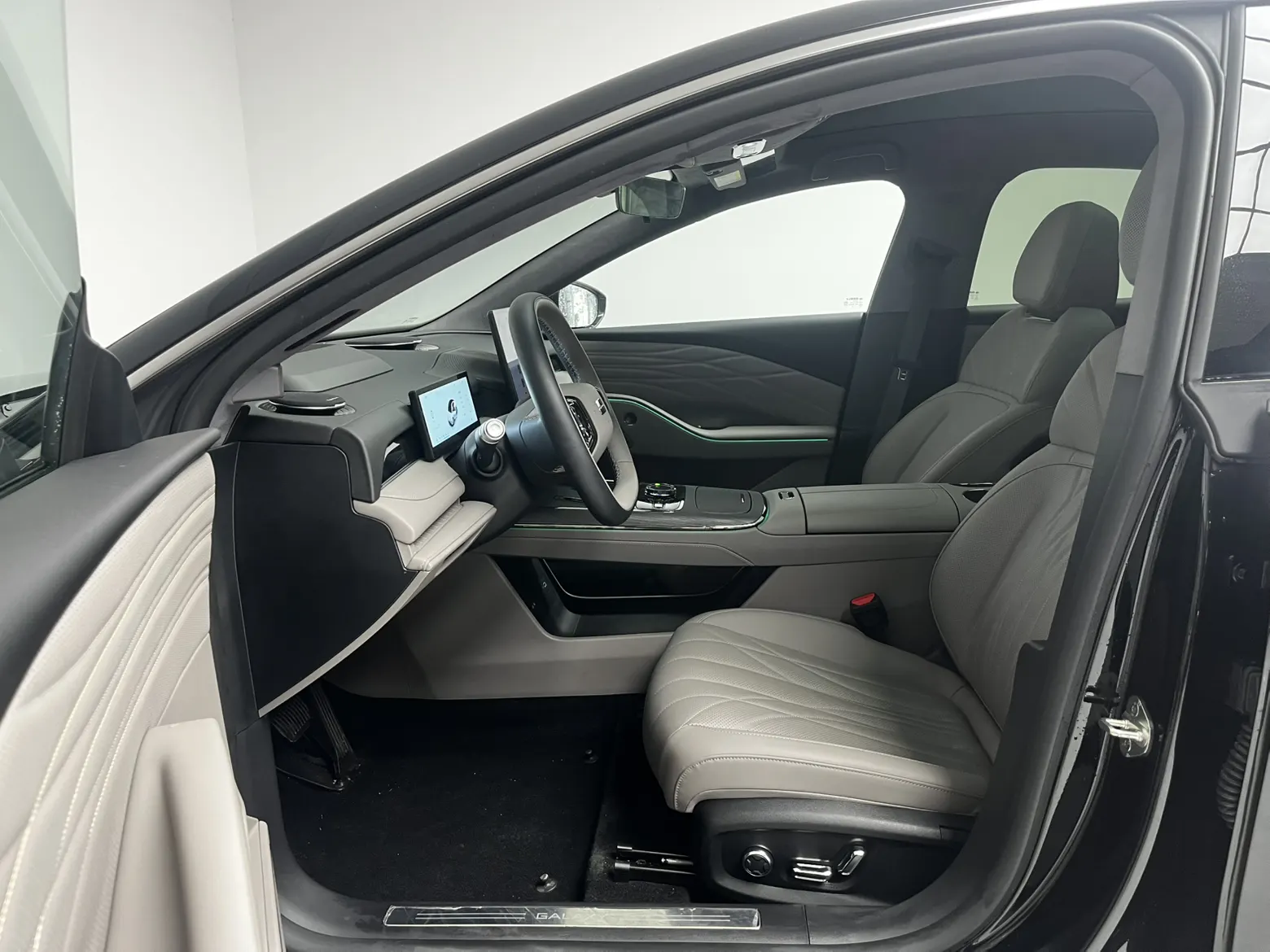 Geely Galaxy 8, 2025 12