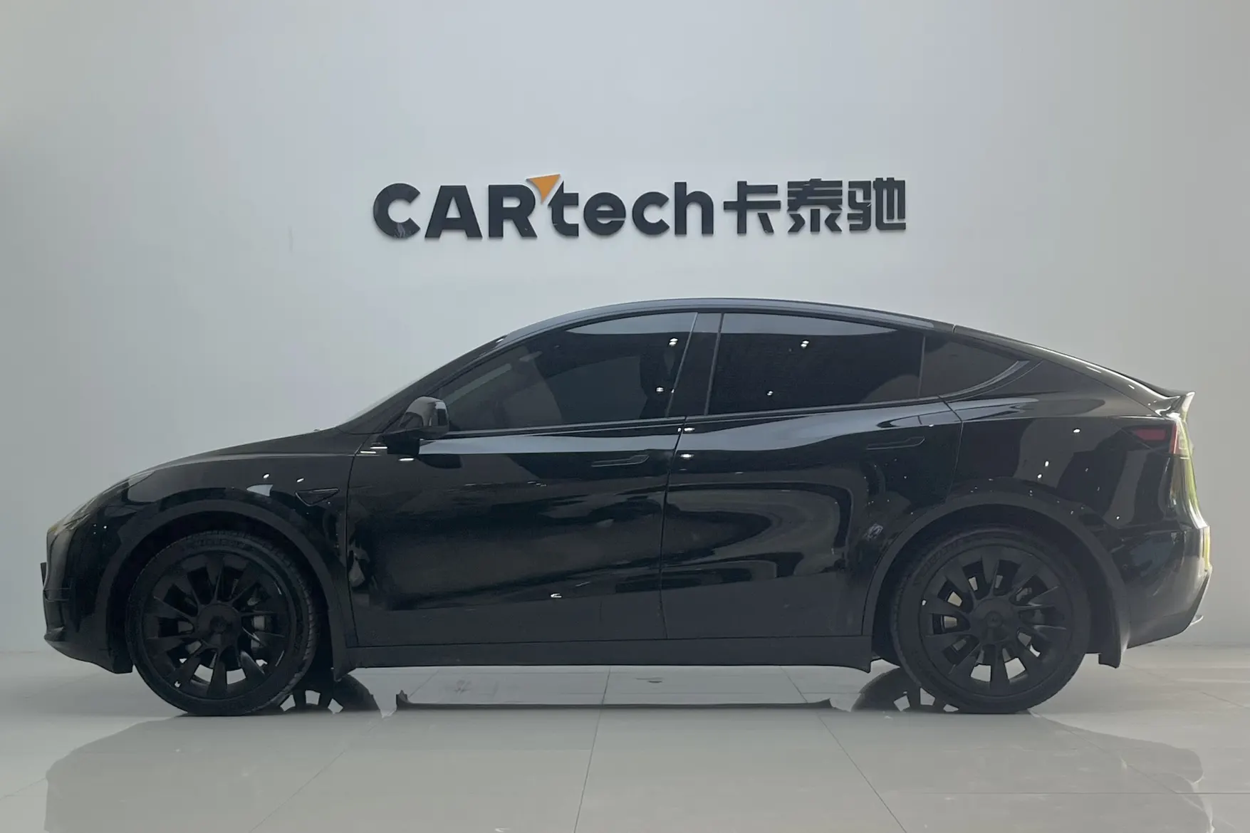 Tesla Model Y, 2023 4