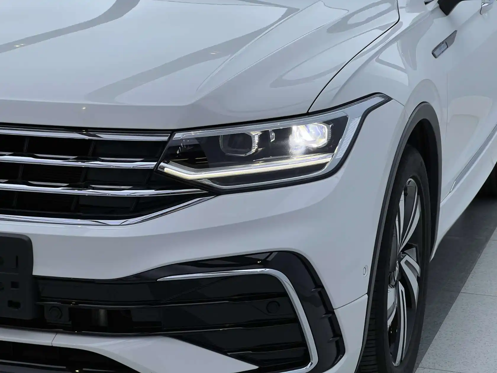 Volkswagen Tiguan, 2023 все фото
