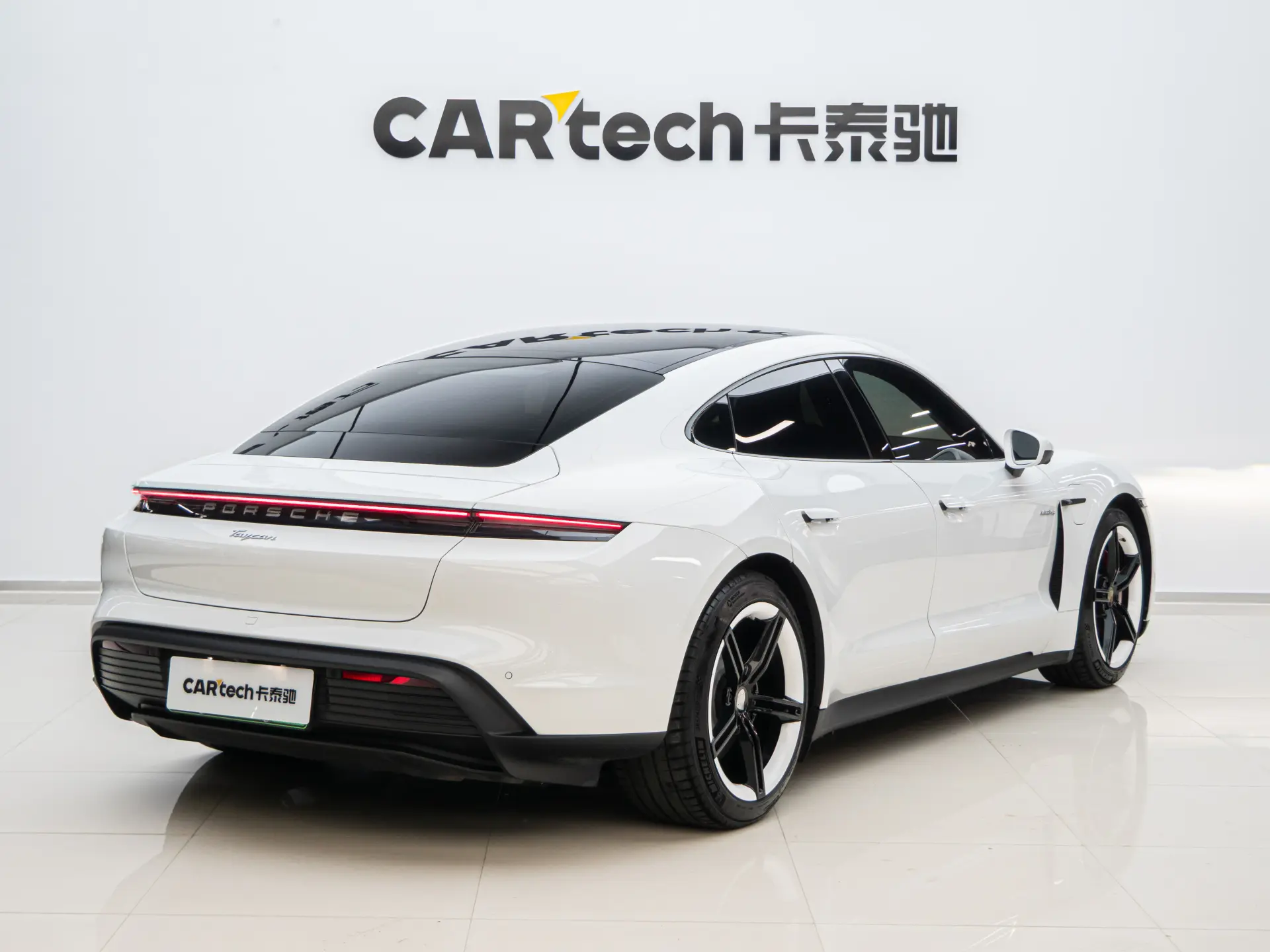 Porsche Taycan, 2023 4