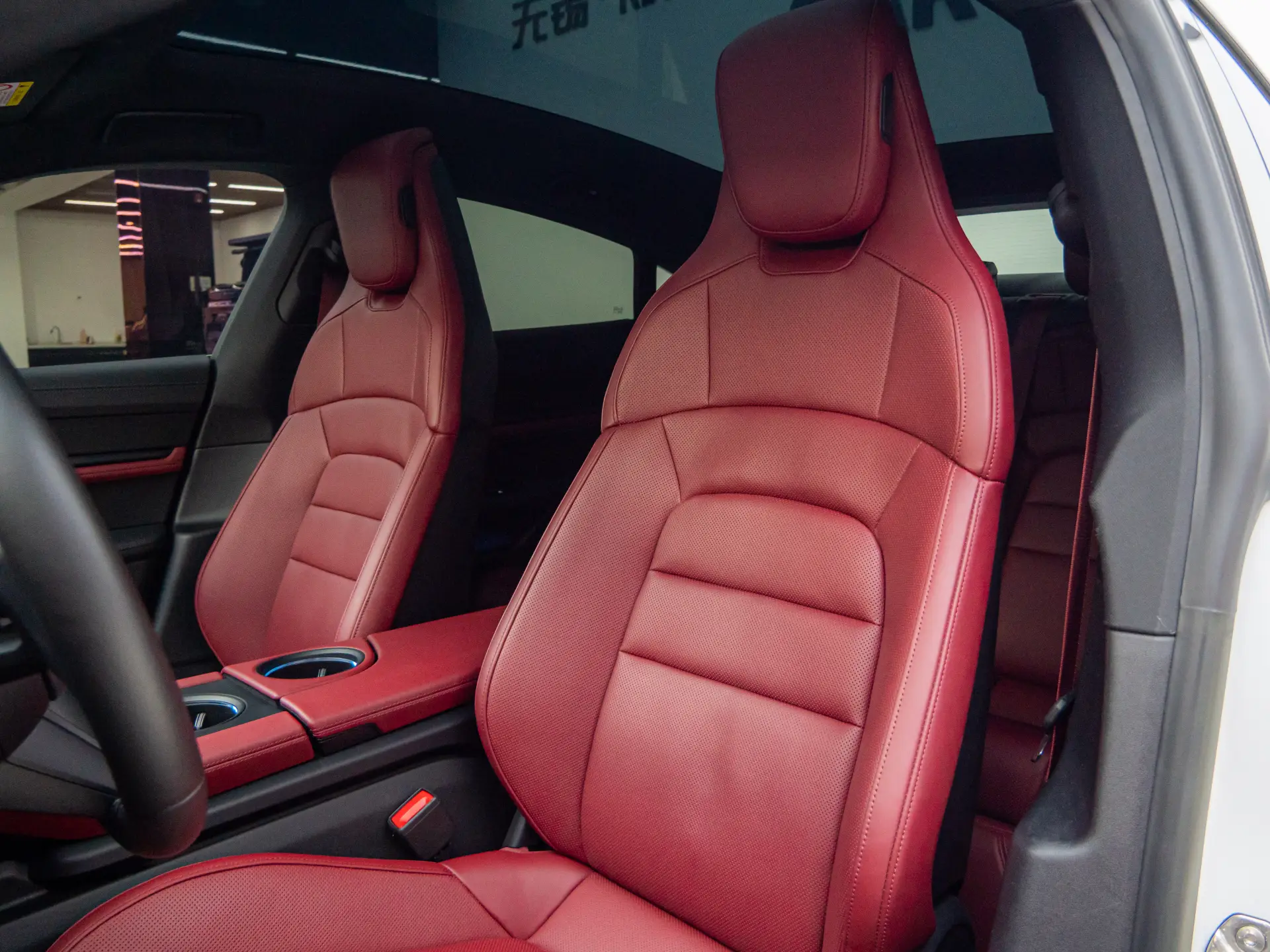 Porsche Taycan, 2023 18