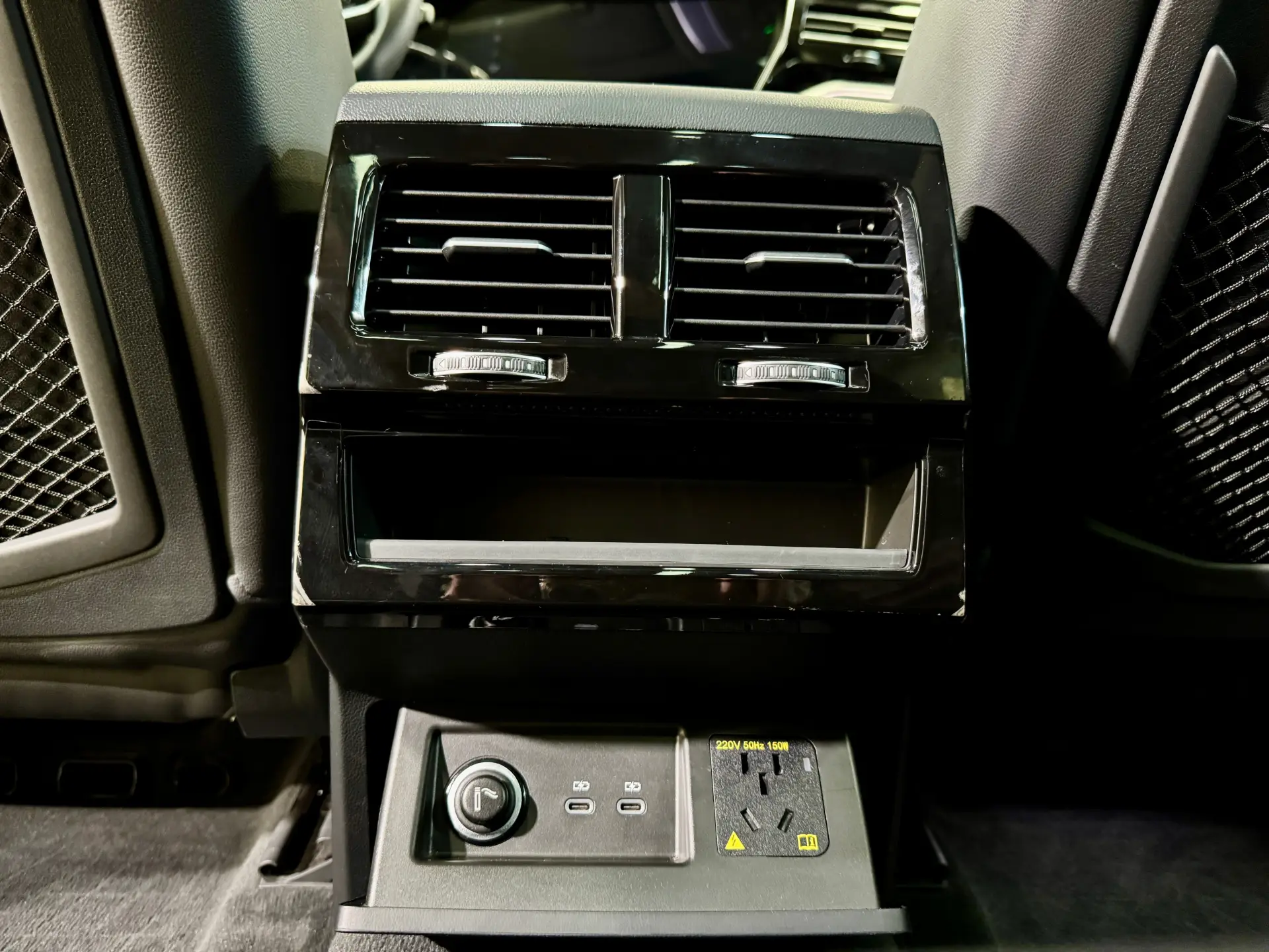 Volkswagen Touareg, 2023 19