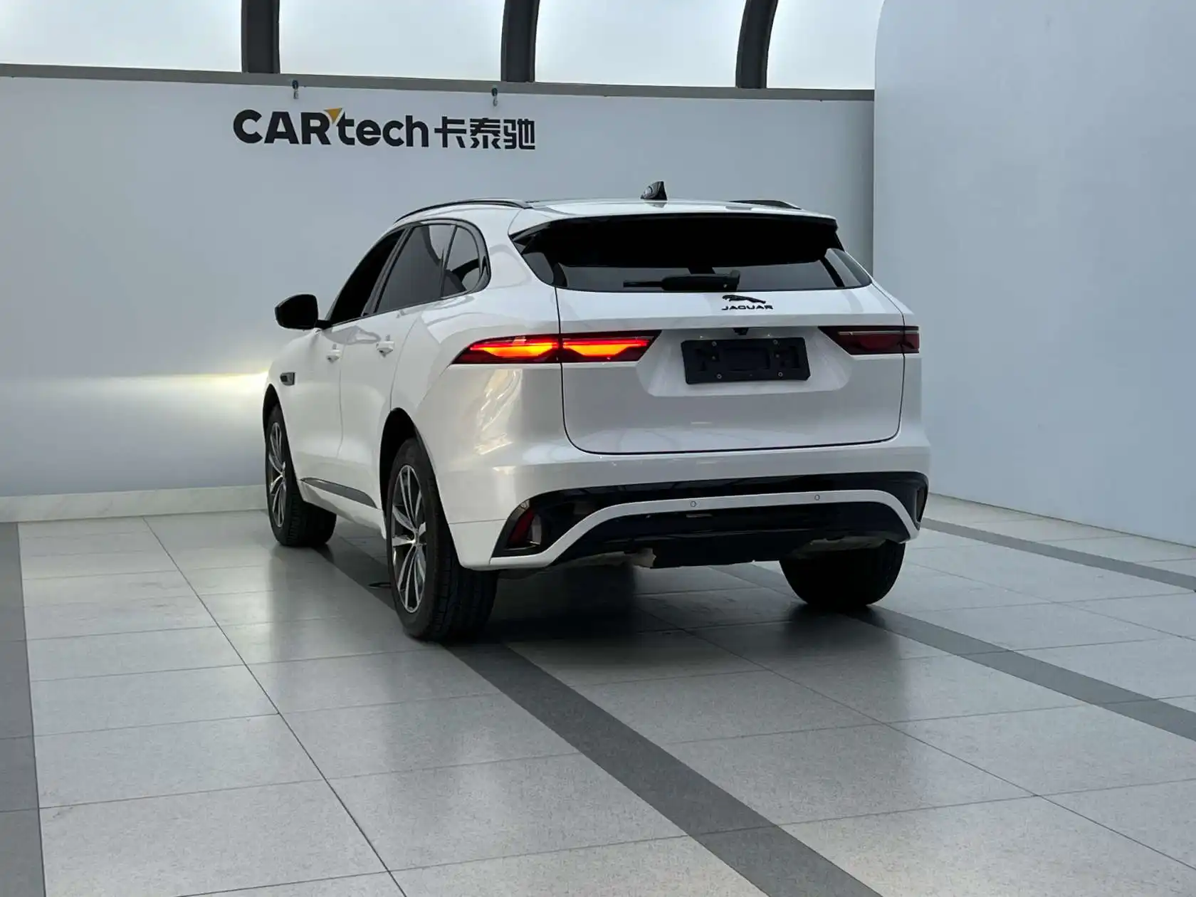 Jaguar F-PACE, 2023 4