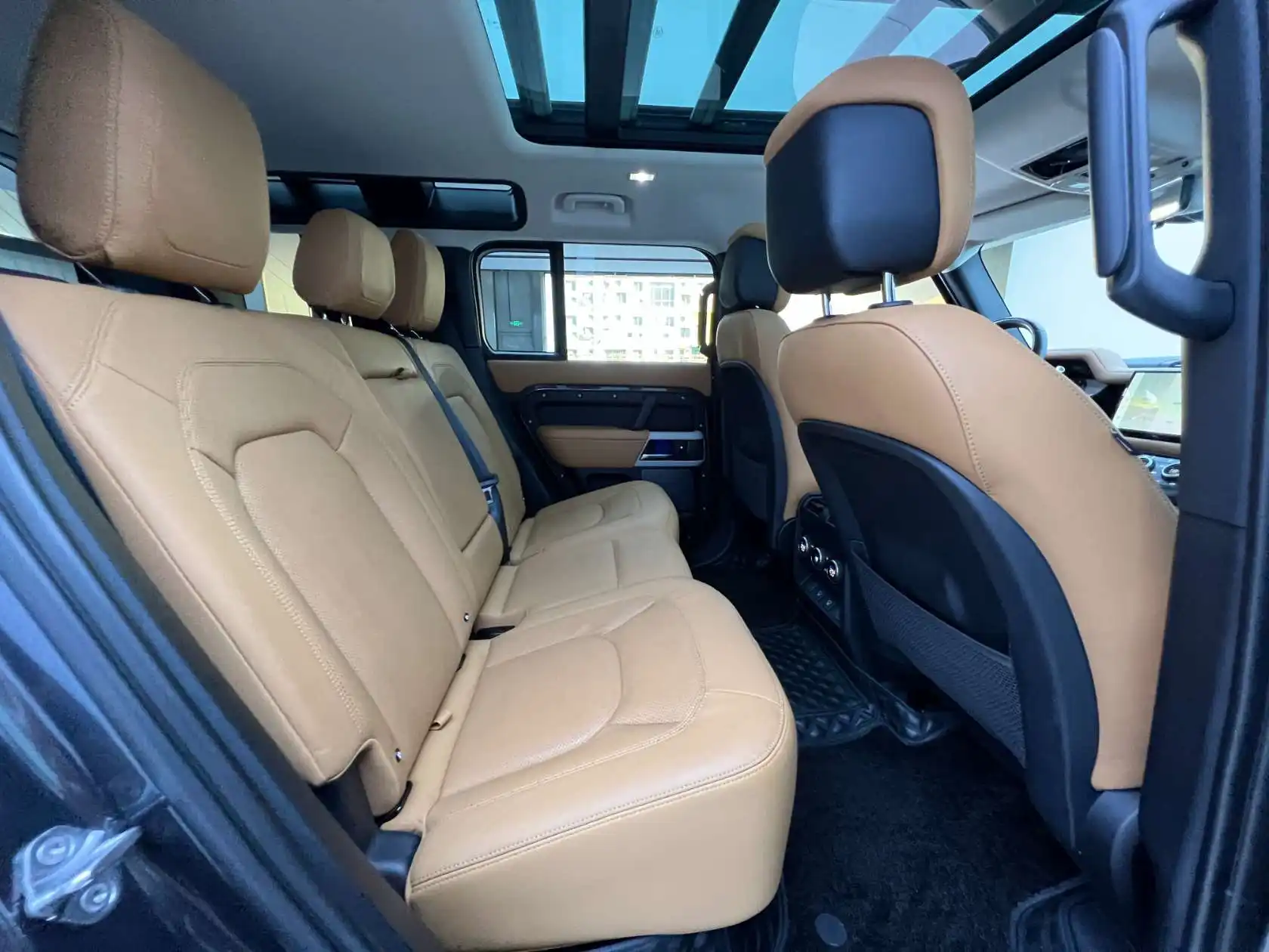 Land Rover Defender, 2023 18