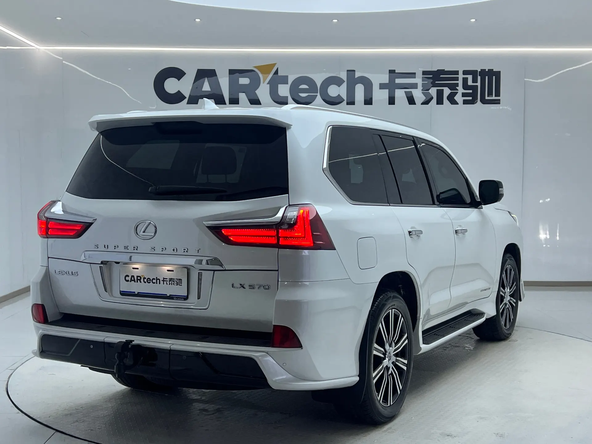 Lexus LX 570, 2018 15