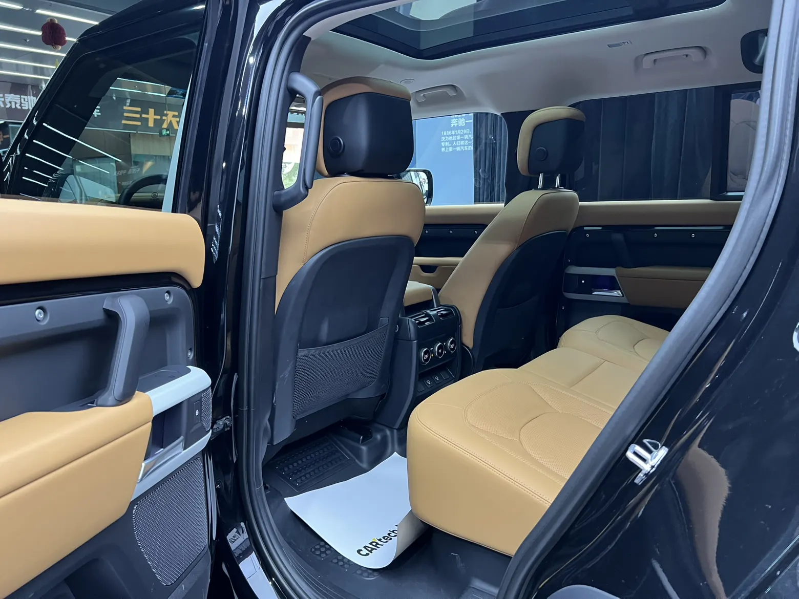 Land Rover Defender, 2024 28
