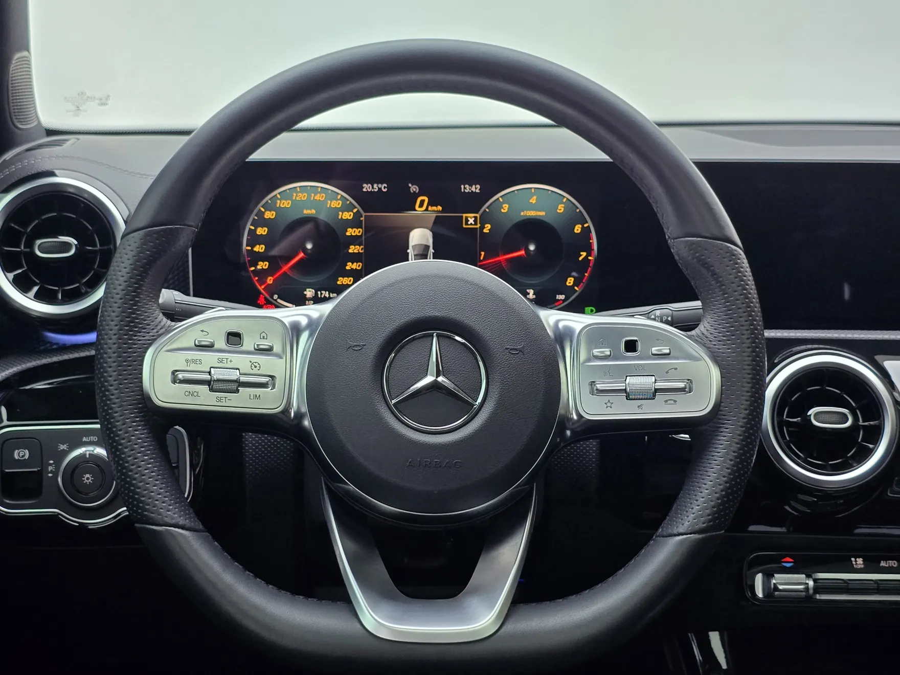 Mercedes-Benz A 200 L, 2019 14