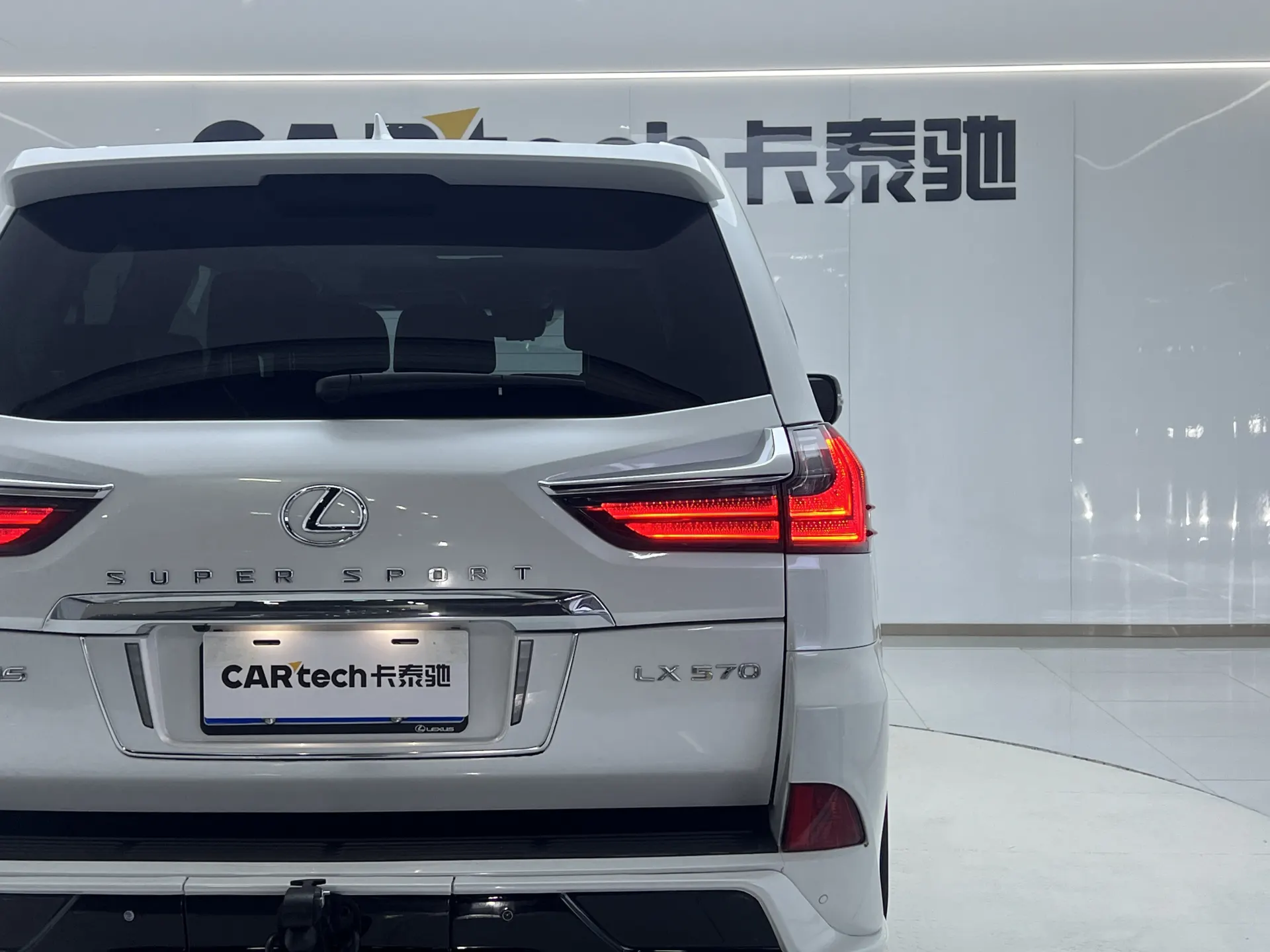 Lexus LX 570, 2018 4