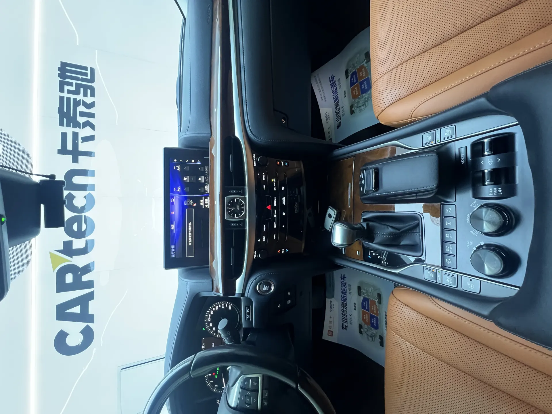 Lexus LX 570, 2018 11