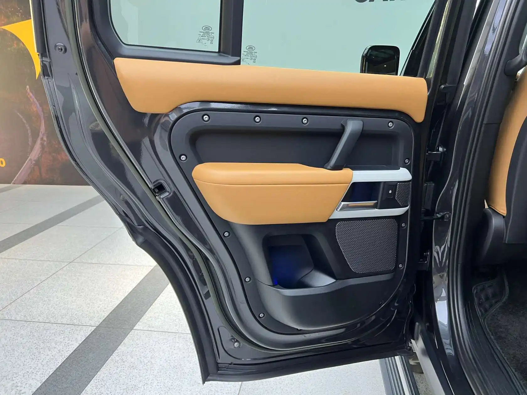 Land Rover Defender, 2023 17
