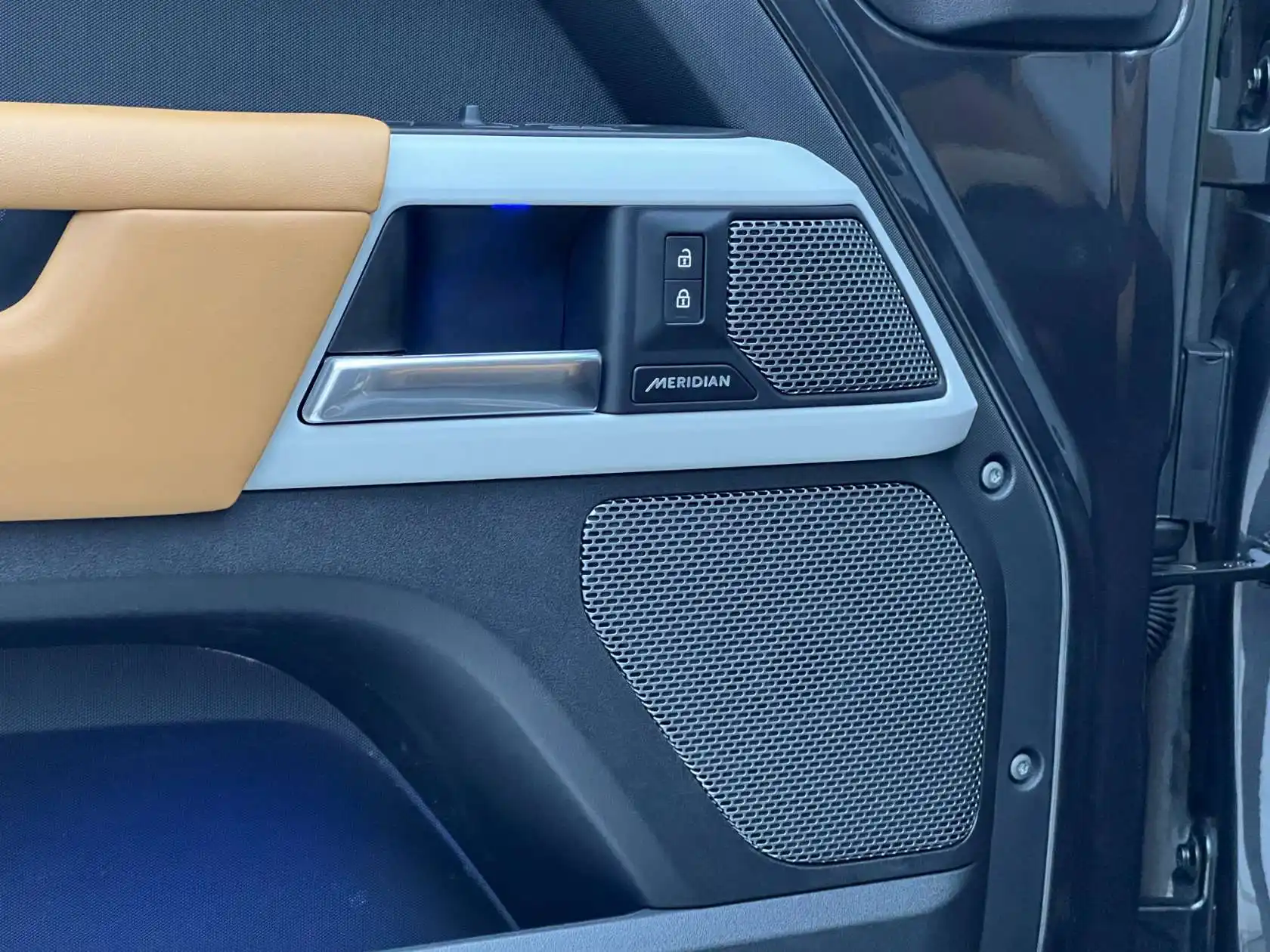Land Rover Defender, 2023 12