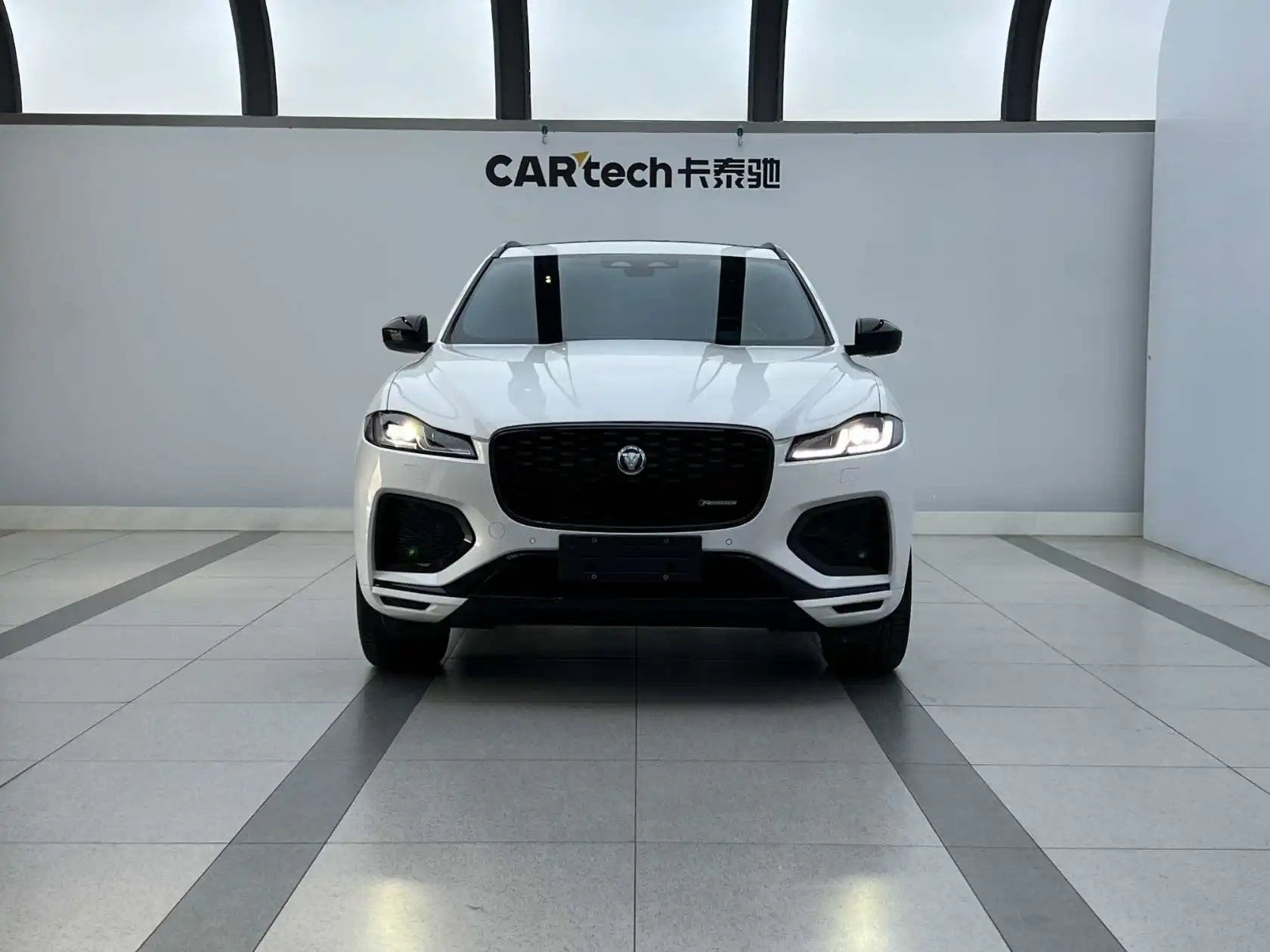 Jaguar F-PACE, 2023 2
