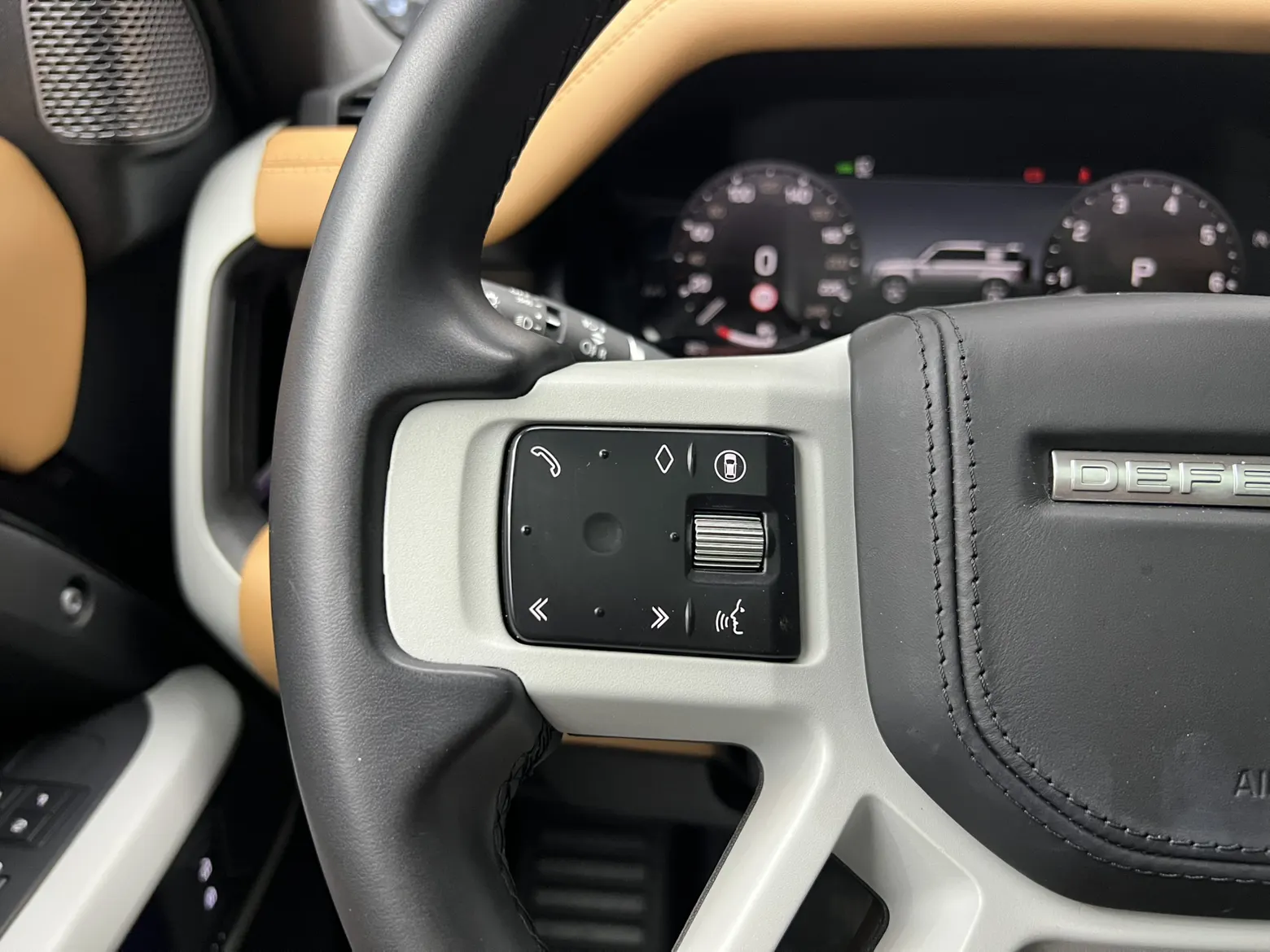 Land Rover Defender, 2024 13