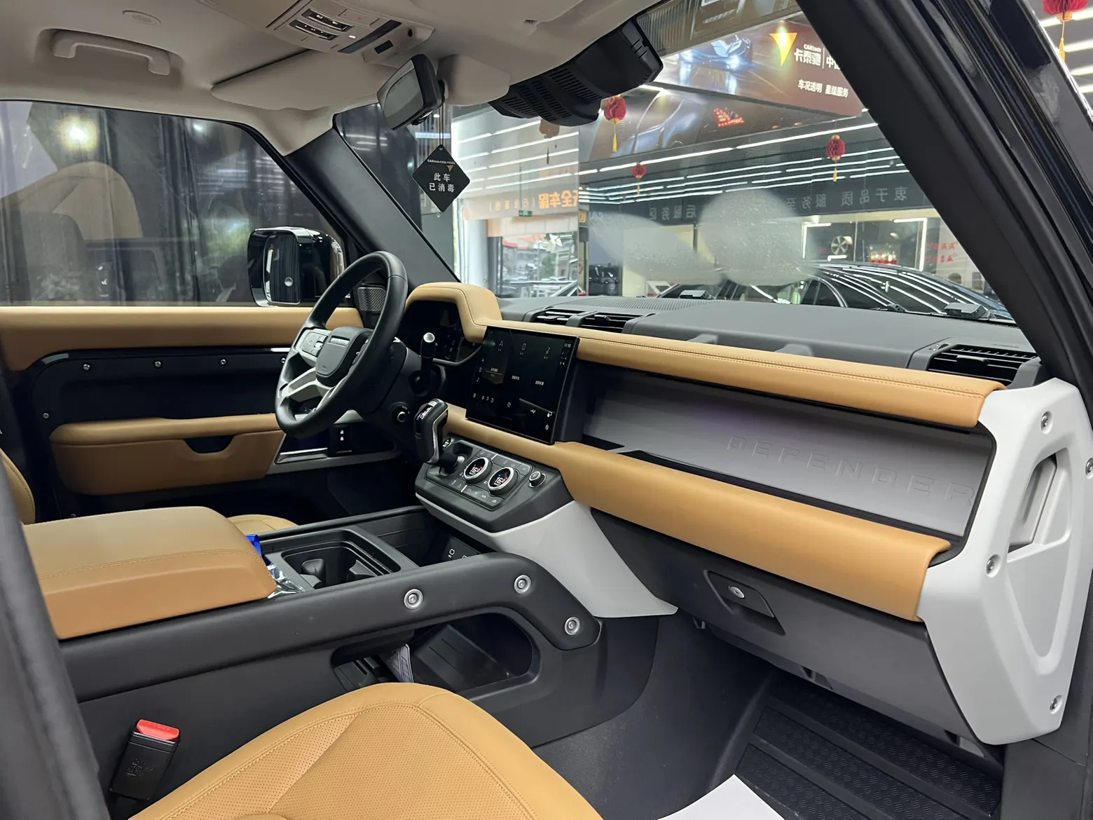 Land Rover Defender, 2024 17