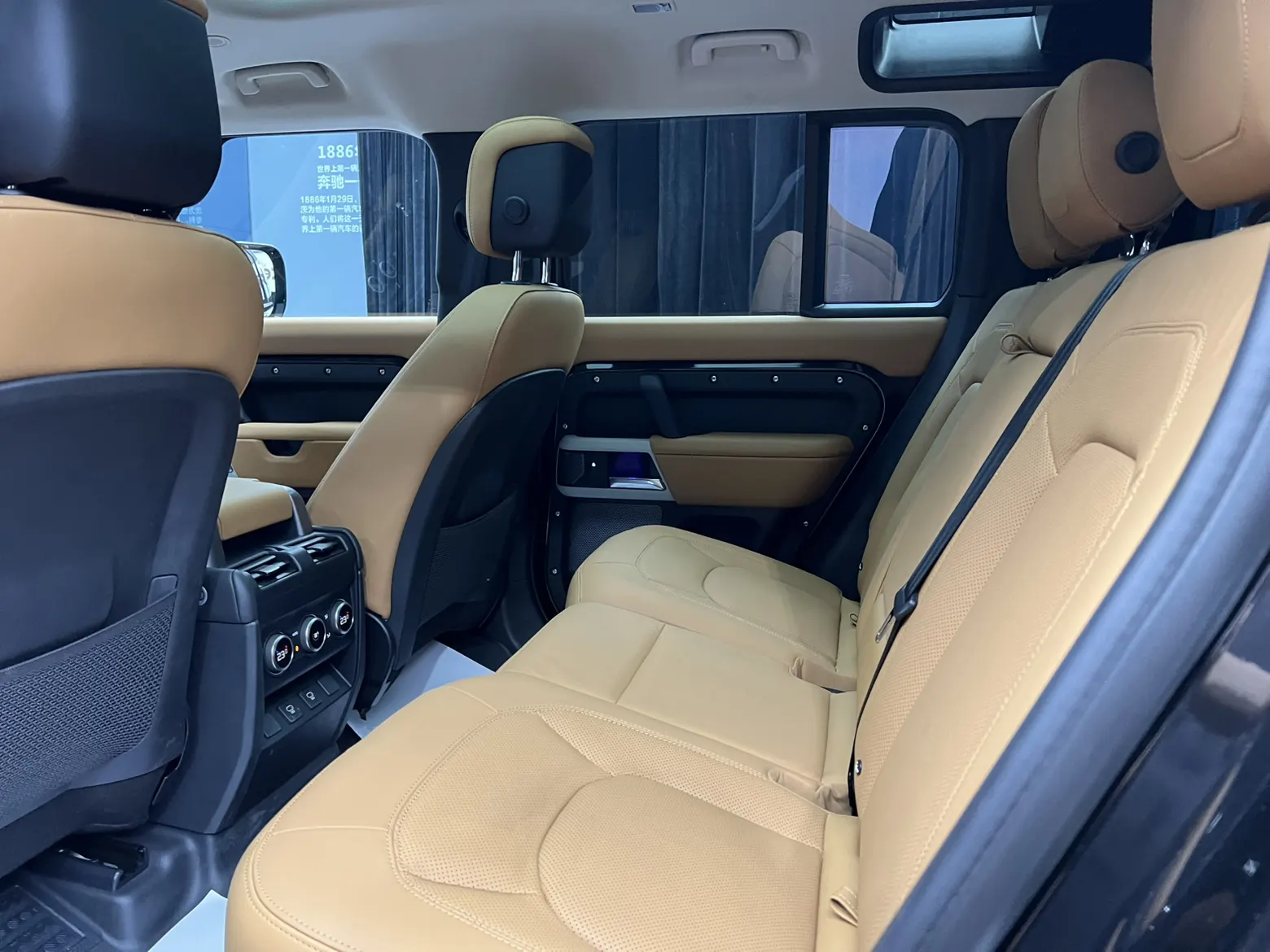Land Rover Defender, 2024 18