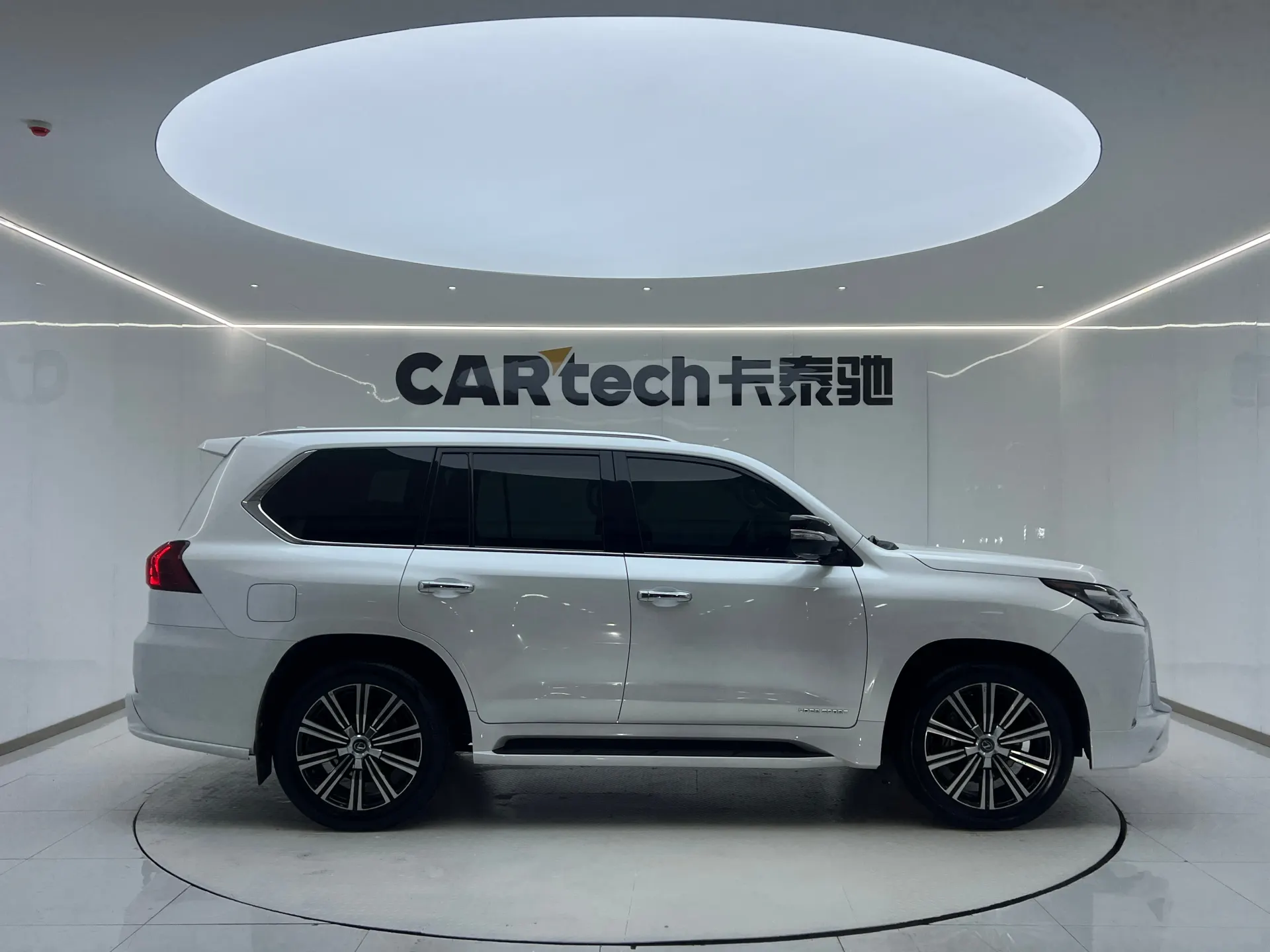Lexus LX 570, 2018 17