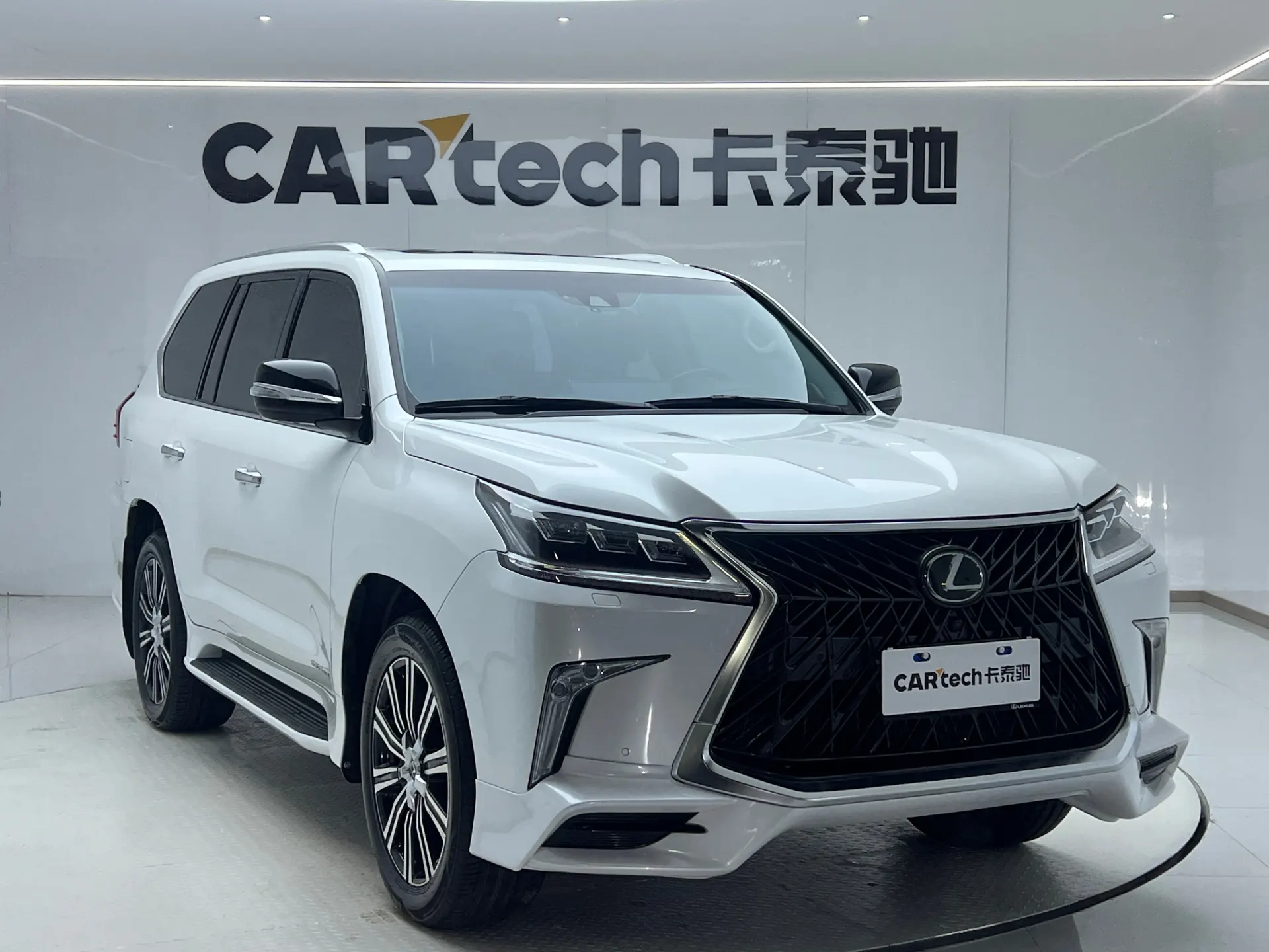 Lexus LX 570, 2018 21
