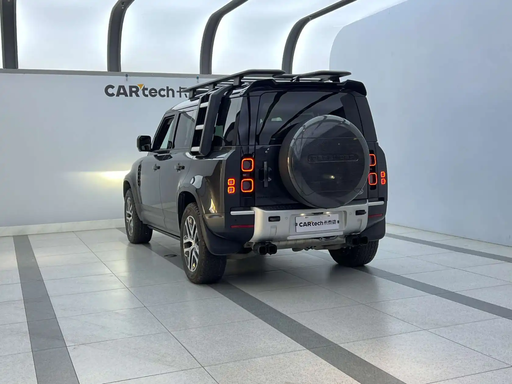 Land Rover Defender, 2023 4