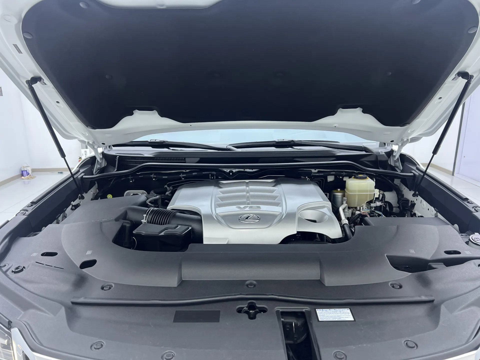 Lexus LX 570, 2018 3