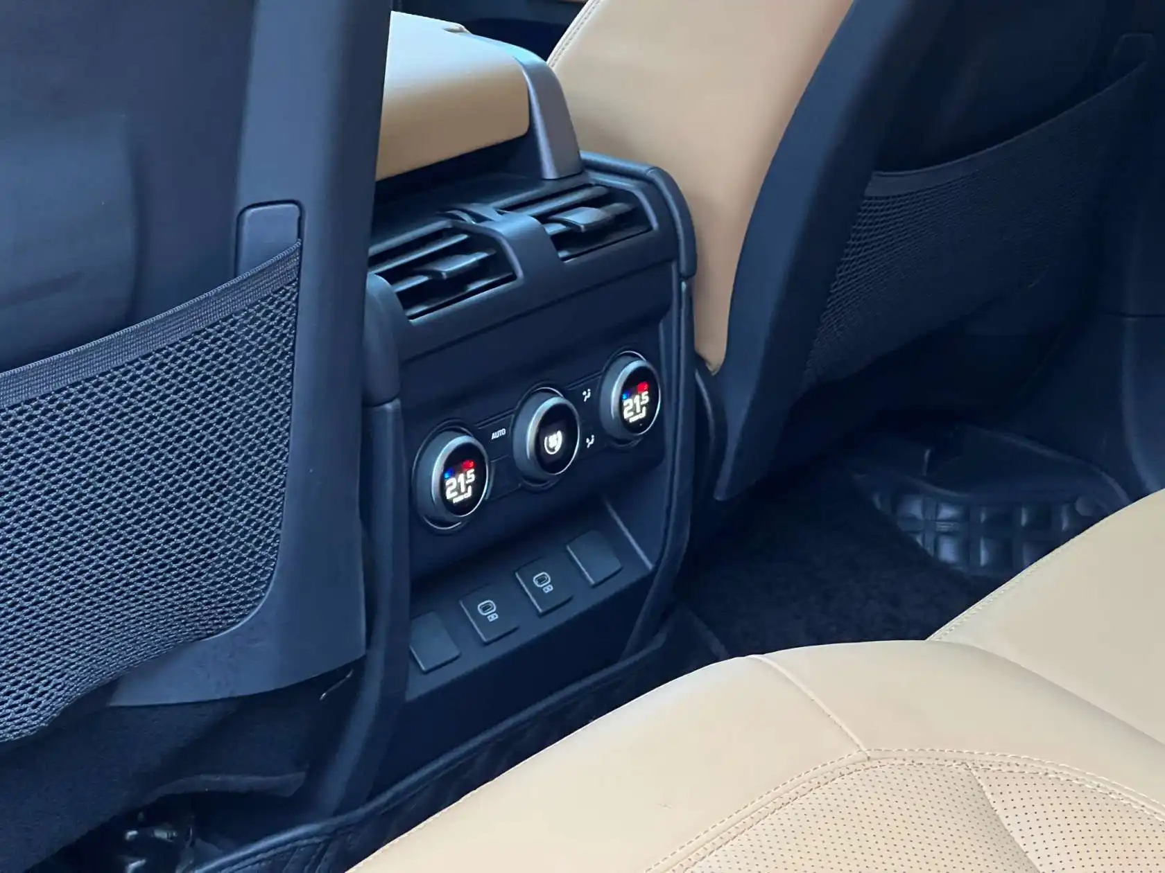 Land Rover Defender, 2023 16
