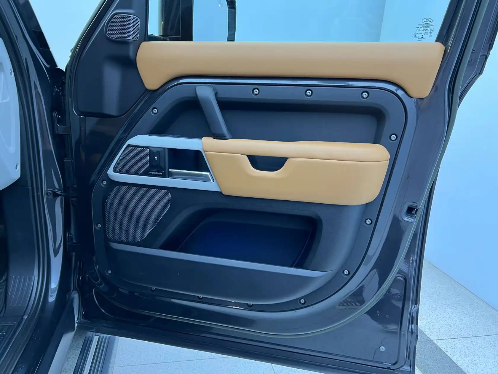 Land Rover Defender, 2023 23