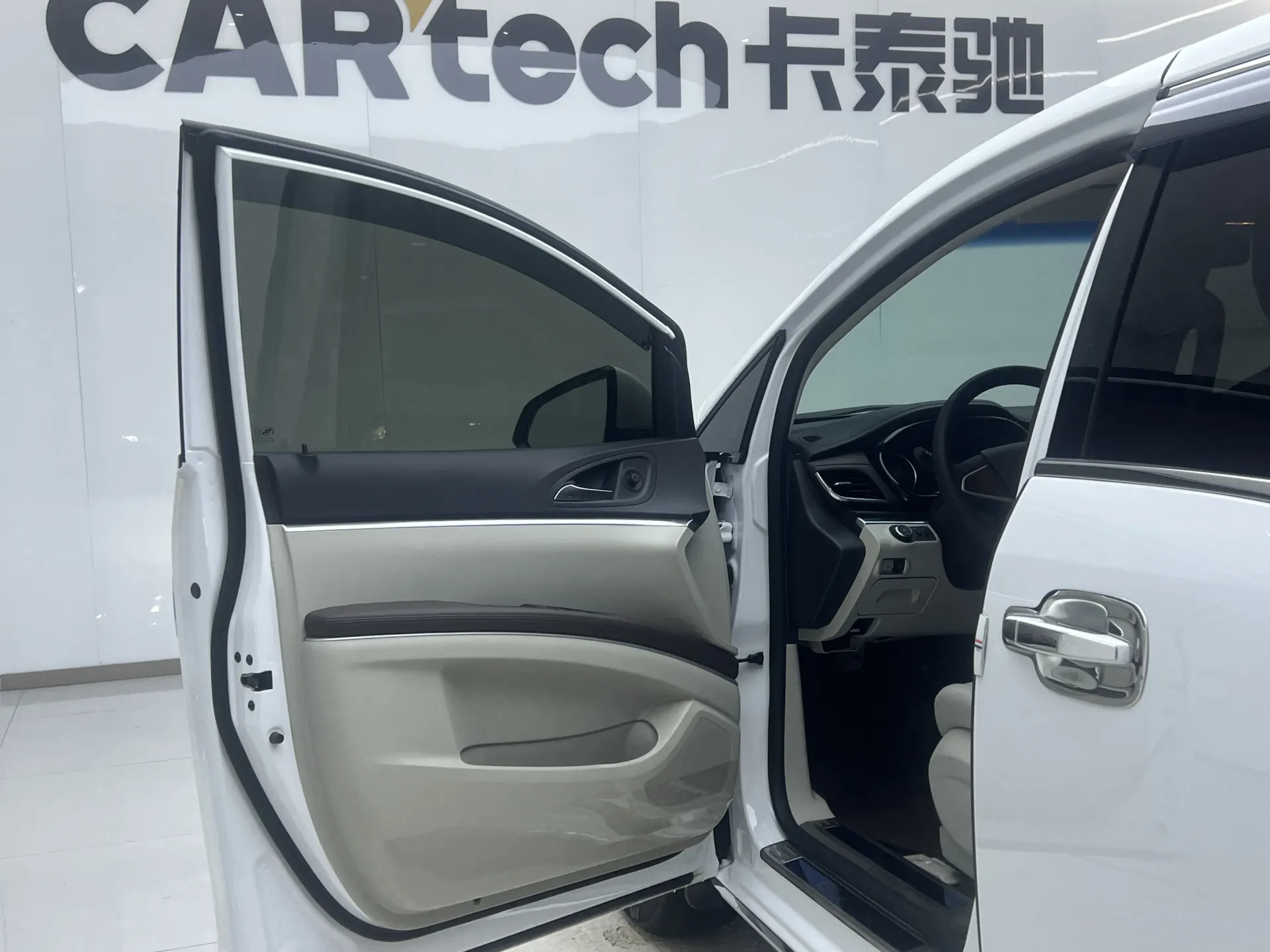 Buick GL8, 2025 18