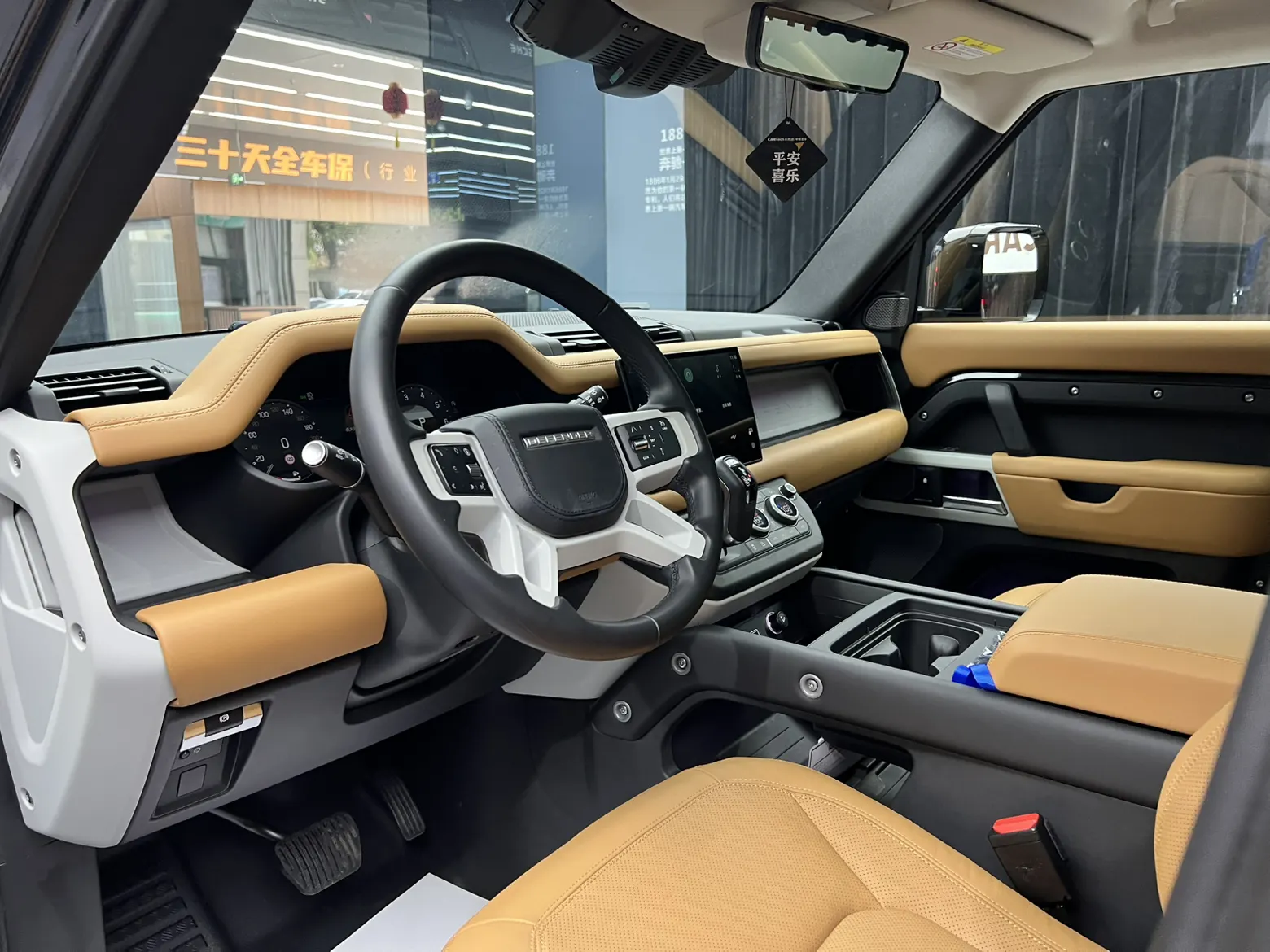 Land Rover Defender, 2024 16