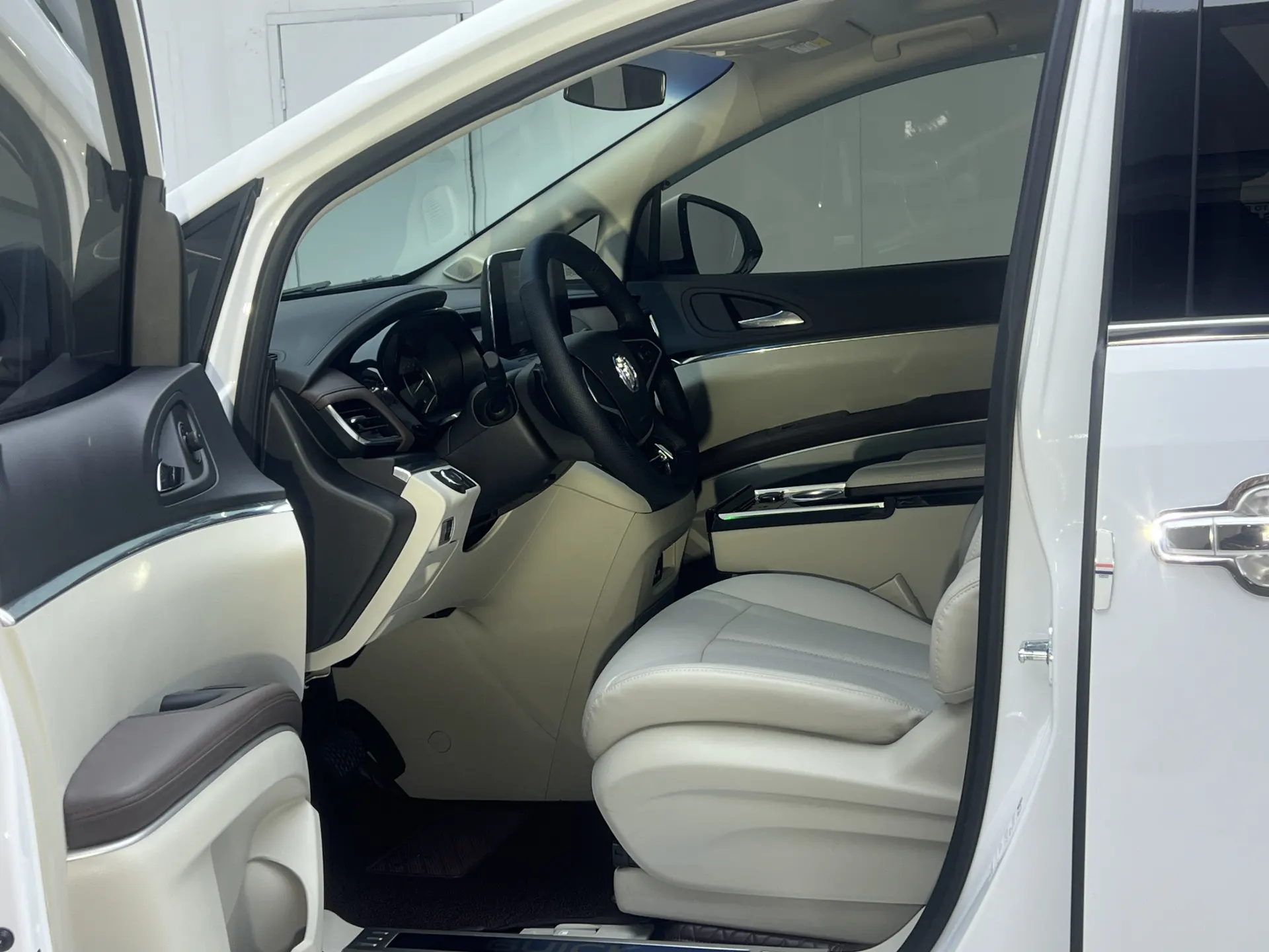 Buick GL8, 2025 7