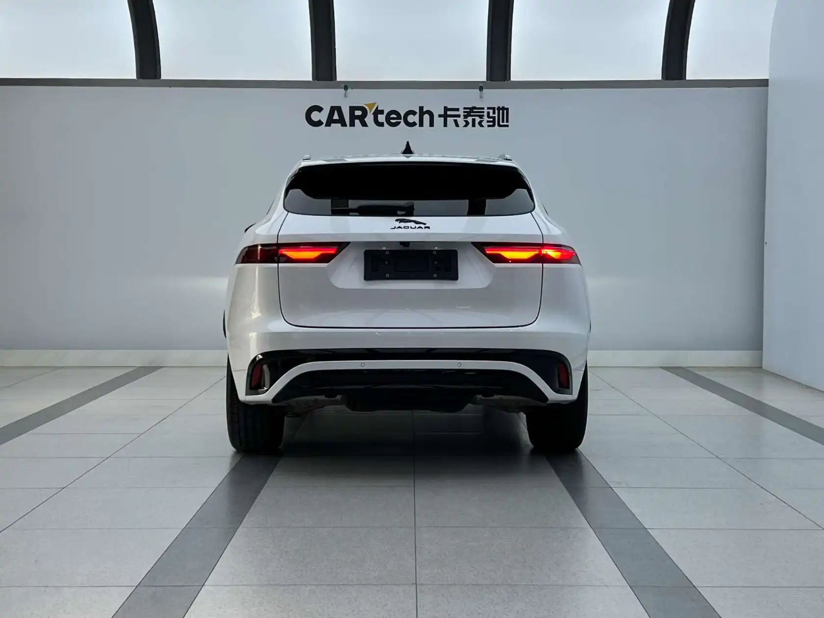 Jaguar F-PACE, 2023 3